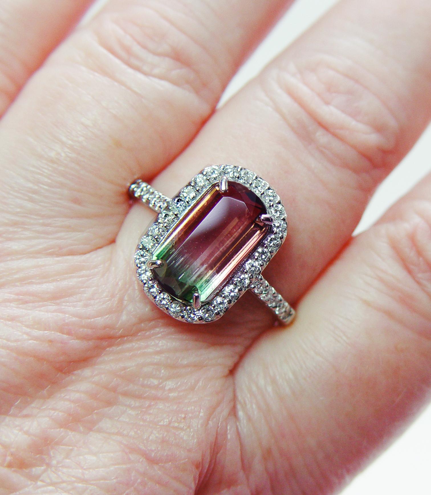 Vintage By Anello con tormalina a cuscino e diamante in platino Estate Pink Diamond in vendita 3