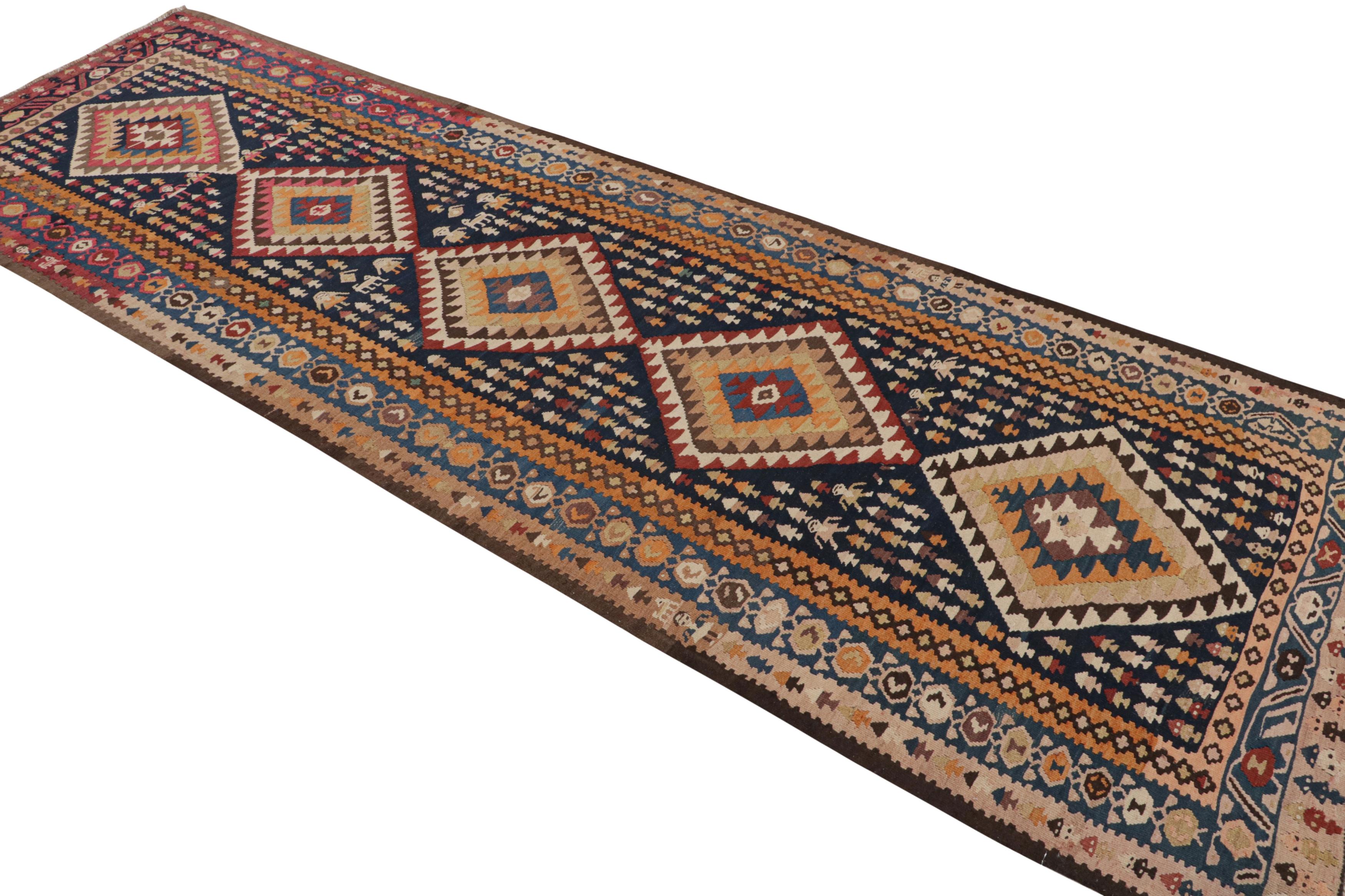 Tissé à la main Tapis de couloir Kilim persan Bidjar vintage géométrique en laine marron et orange par Rug & Kilim en vente