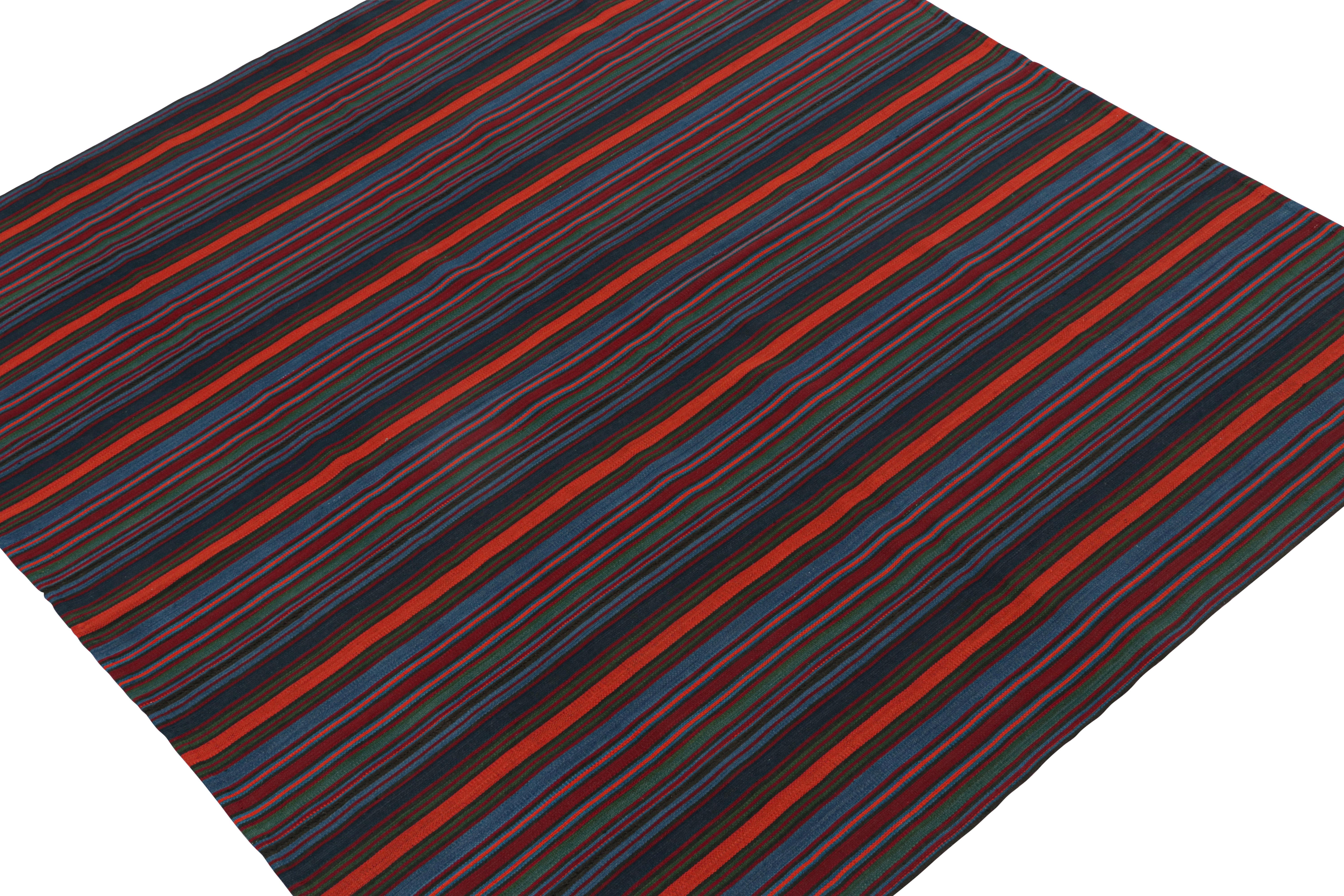 Persischer Jajim-Kelim im Vintage-Stil mit mehrfarbigen Streifen (Handgewebt) im Angebot
