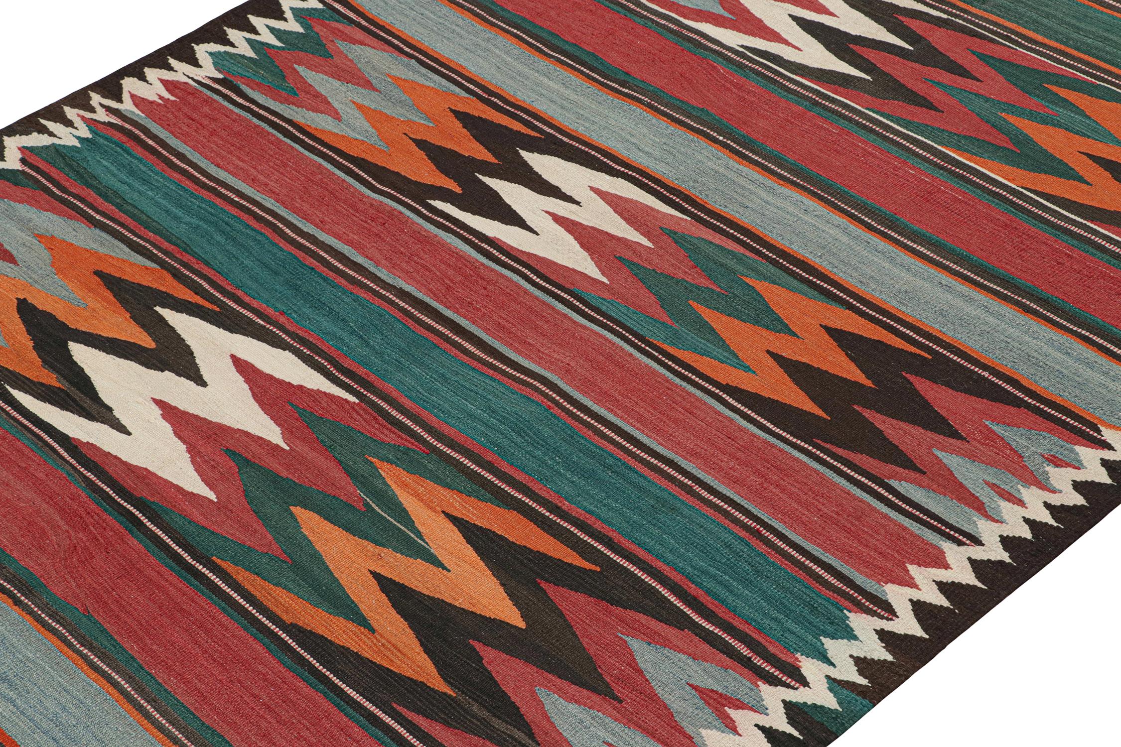 Bidjar Persischer Kelim in polychromen, geometrischen Mustern von Teppich & Kilim (Handgeknüpft) im Angebot