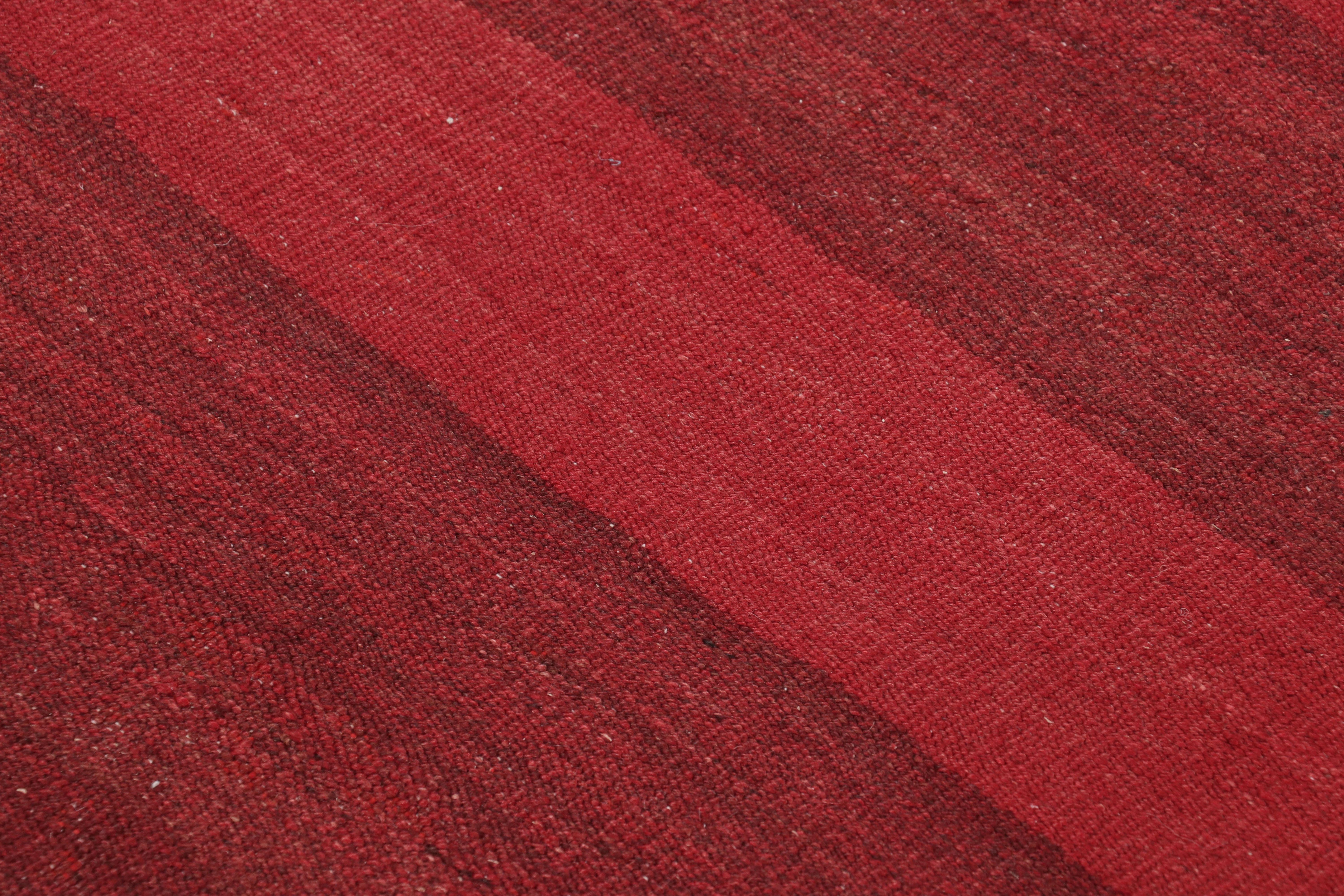 Vintage Bidjar Persian Kilim, Rich Red Open Field and Brown Border - Rug & Kilim In Good Condition In Long Island City, NY