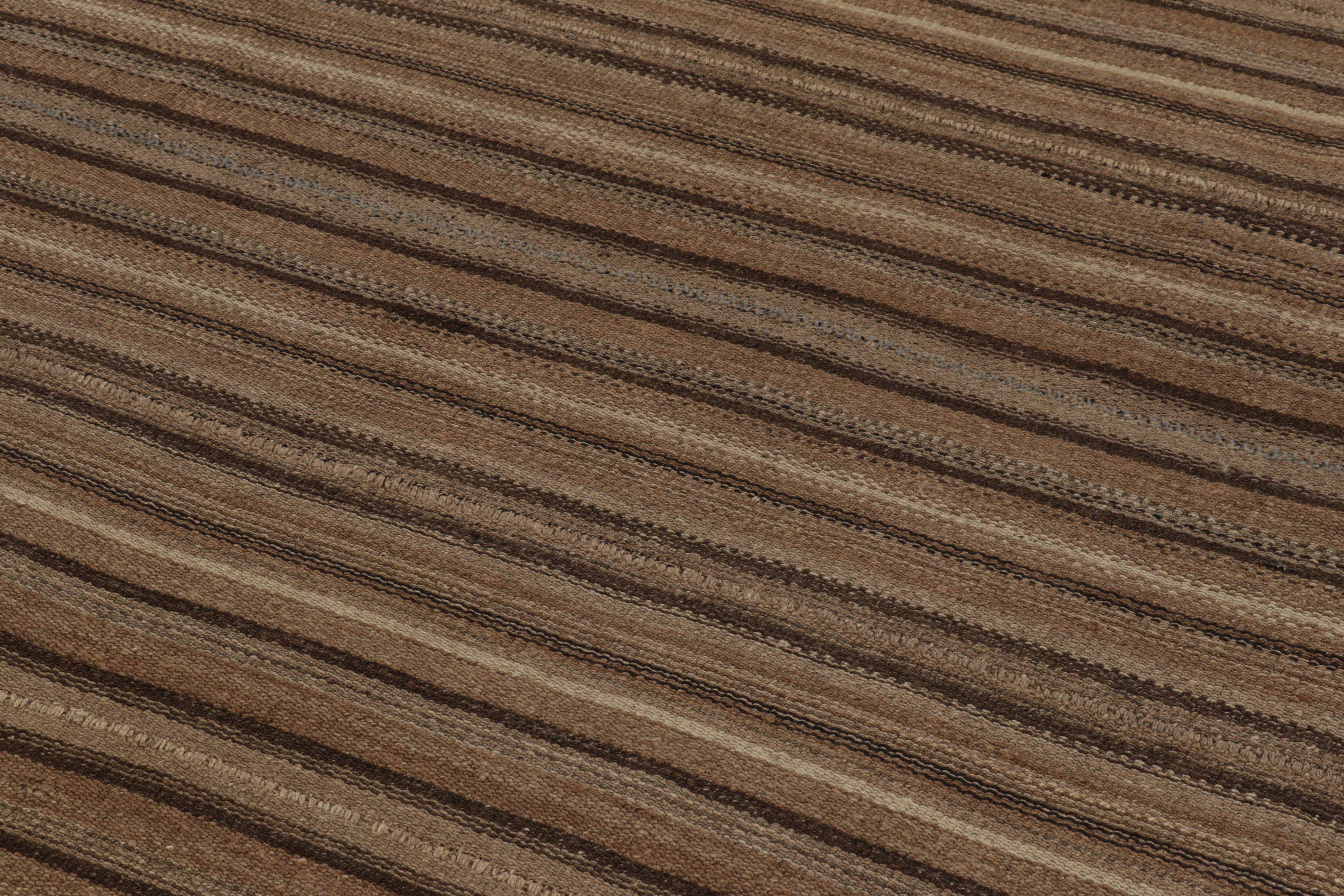 Persiano Vintage Bidjar Persian Kilim, tappeto tribale a strisce marroni in vendita