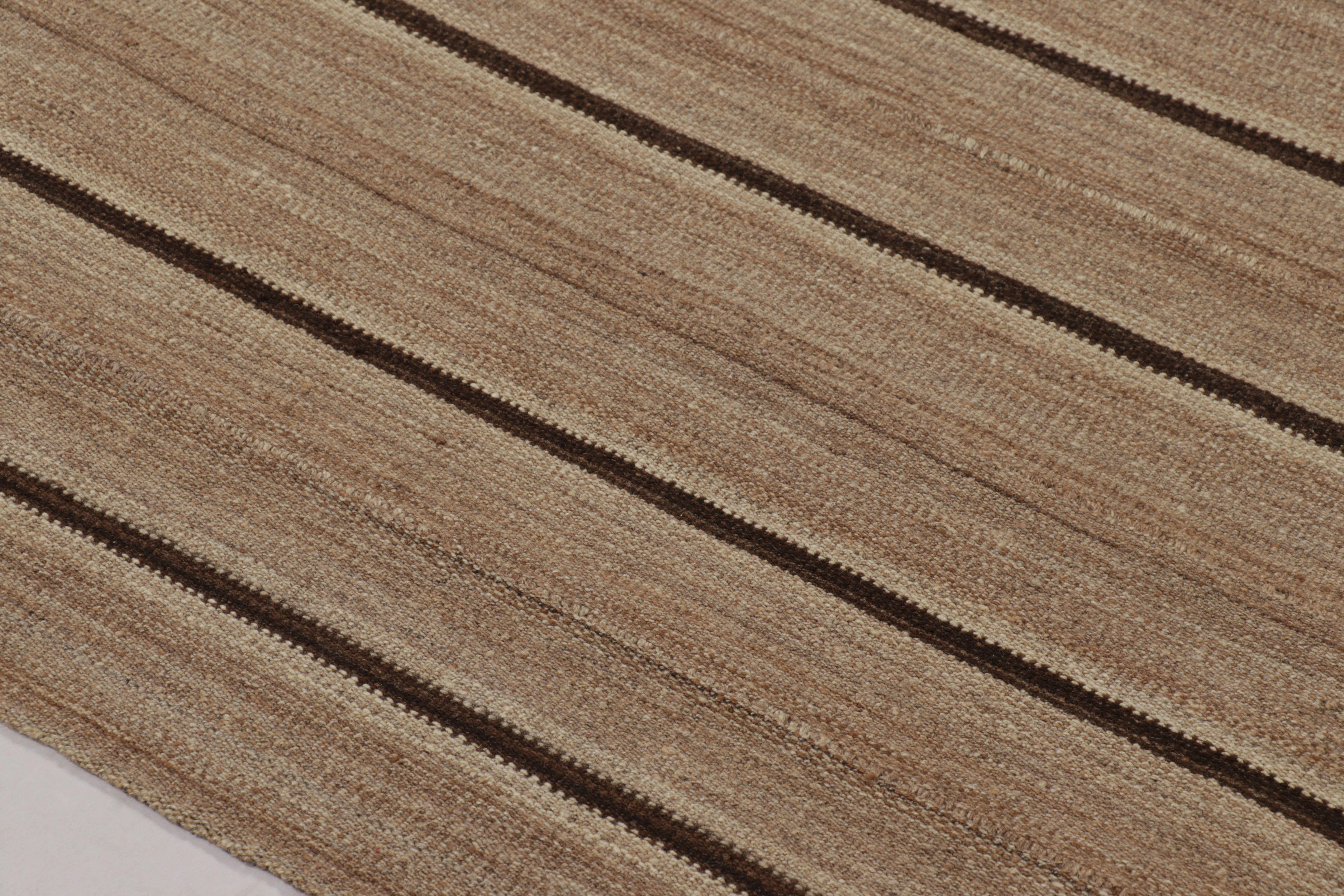 Tissé à la main Vintage Byjar Persian Kilim, tapis tribal à rayures brunes en vente