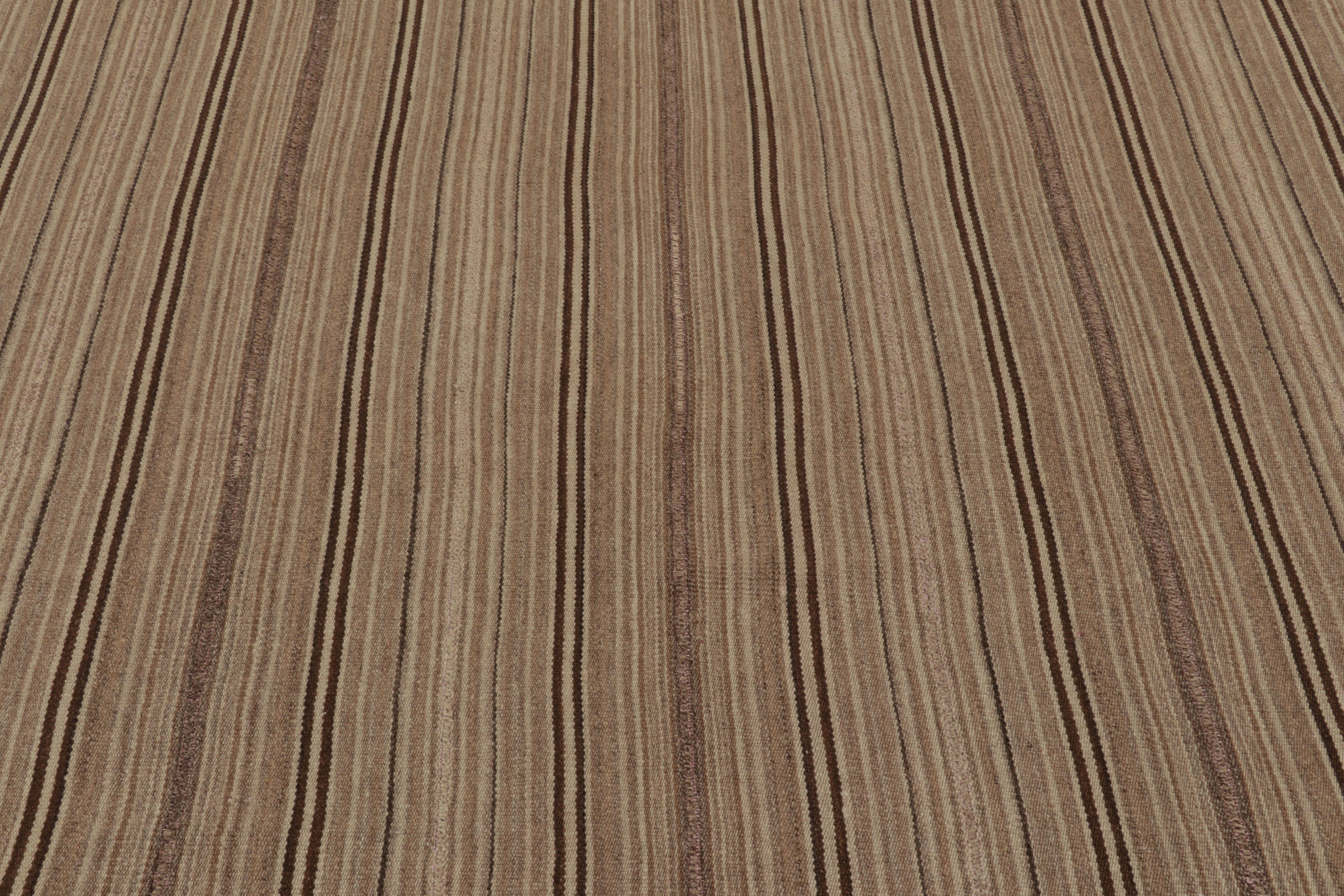 Vintage Bidjar Persa Kilim, Alfombra Tribal de Rayas Marrones mediados del siglo XX en venta