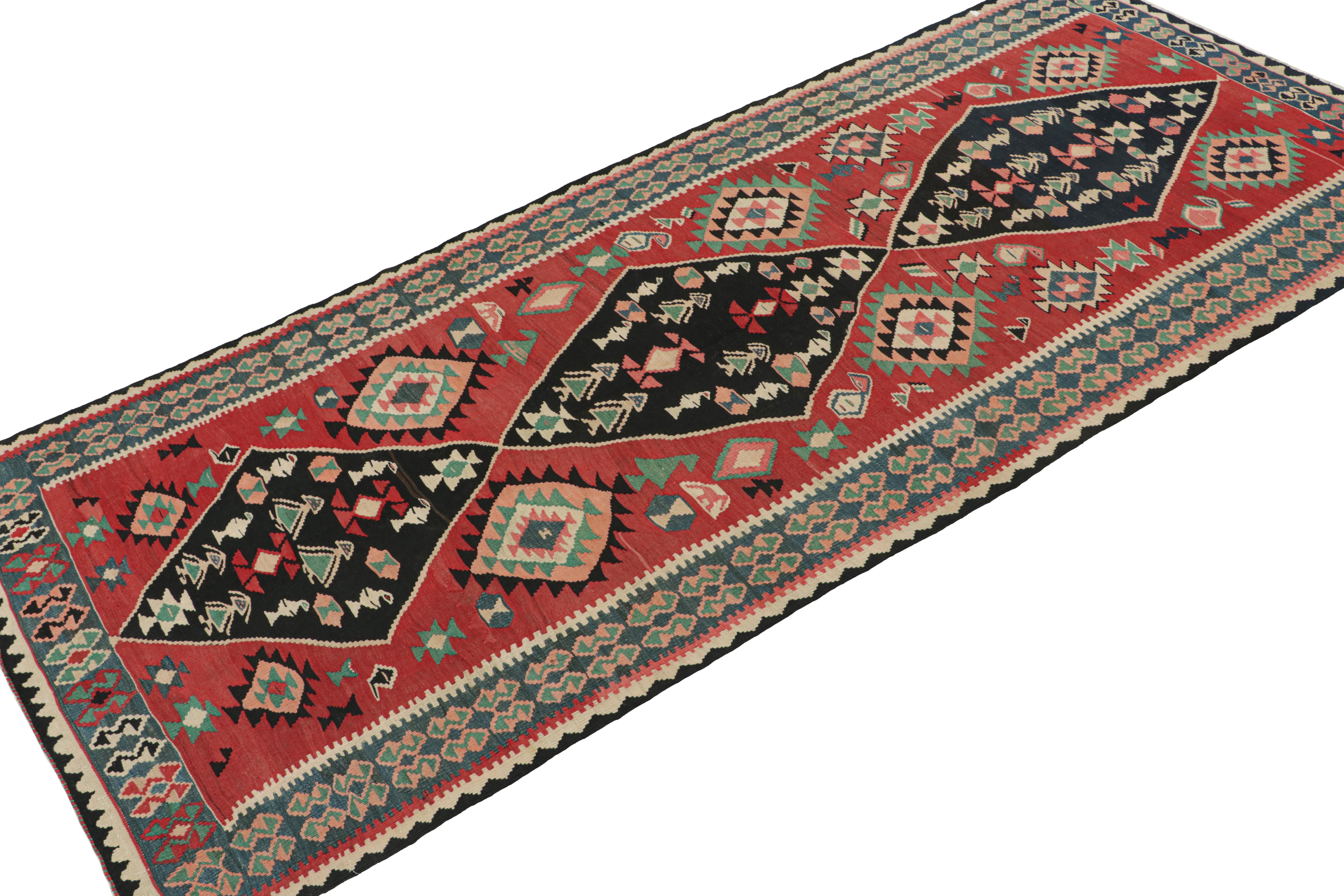 Bidjar-Persischer Kelim mit Diamanten und geometrischen Mustern von Teppich & Kilim (Stammeskunst) im Angebot
