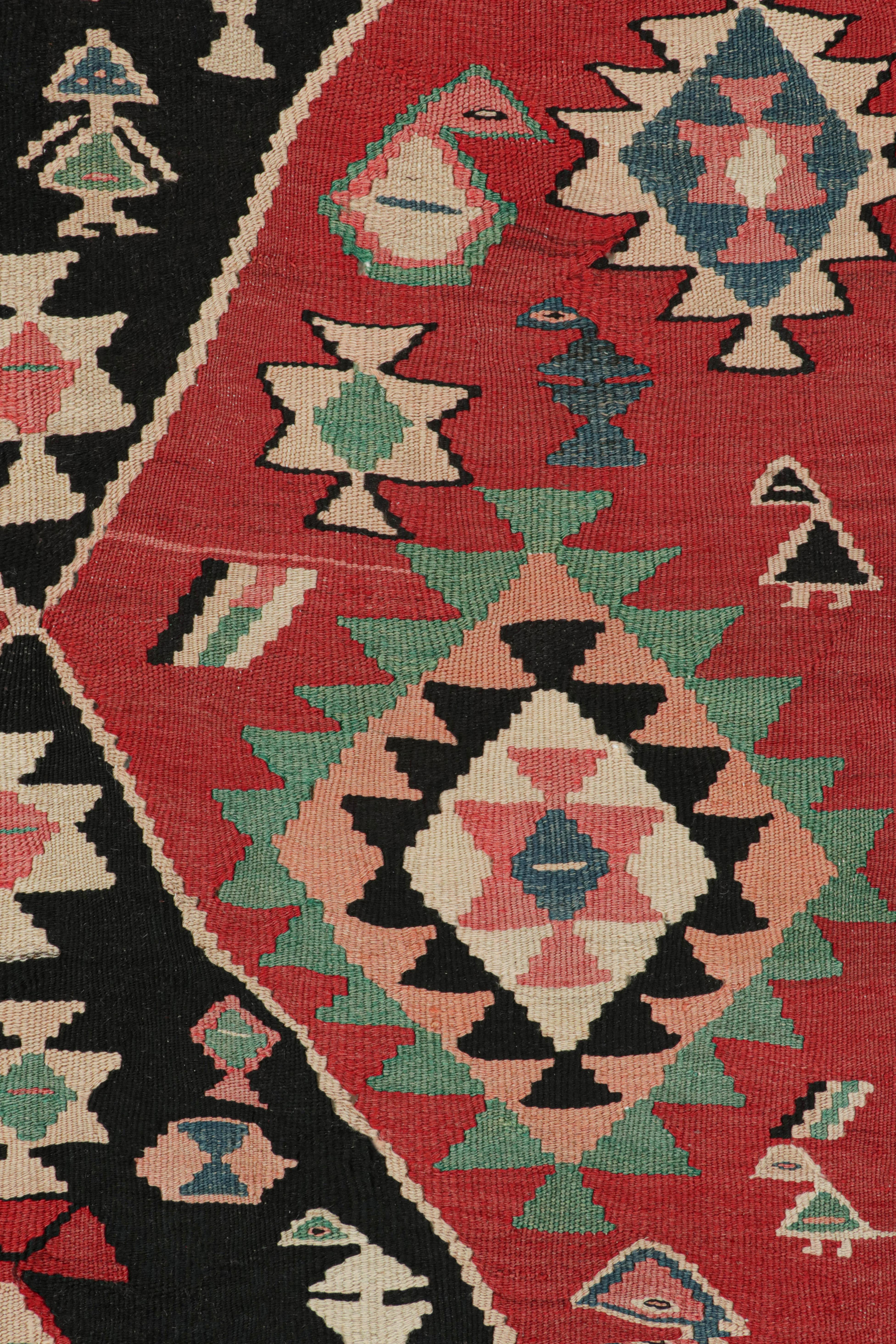 Bidjar-Persischer Kelim mit Diamanten und geometrischen Mustern von Teppich & Kilim (Mitte des 20. Jahrhunderts) im Angebot