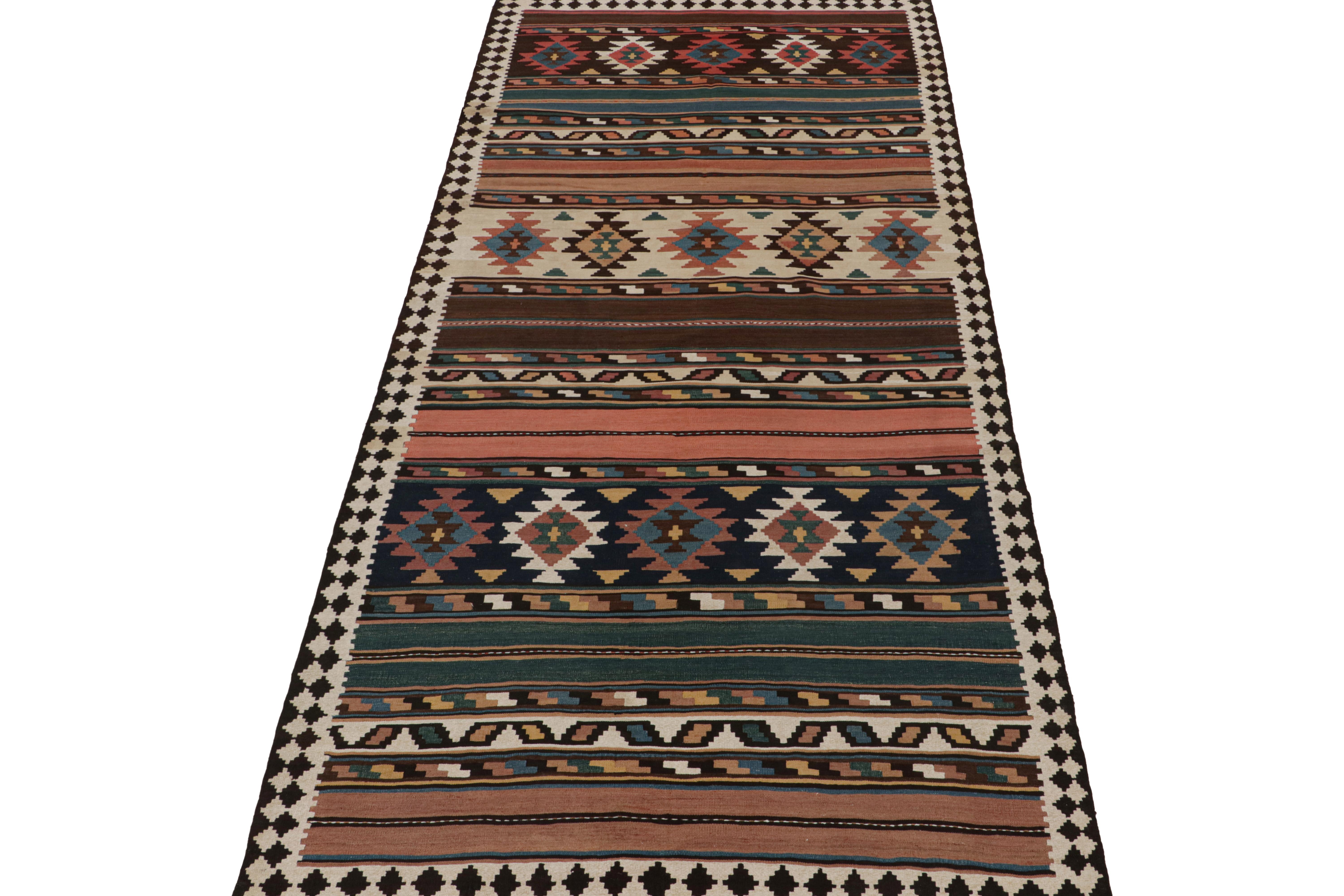 Vintage Bidjar Persian Kilim with Geometric Patterns In Good Condition For Sale In Long Island City, NY