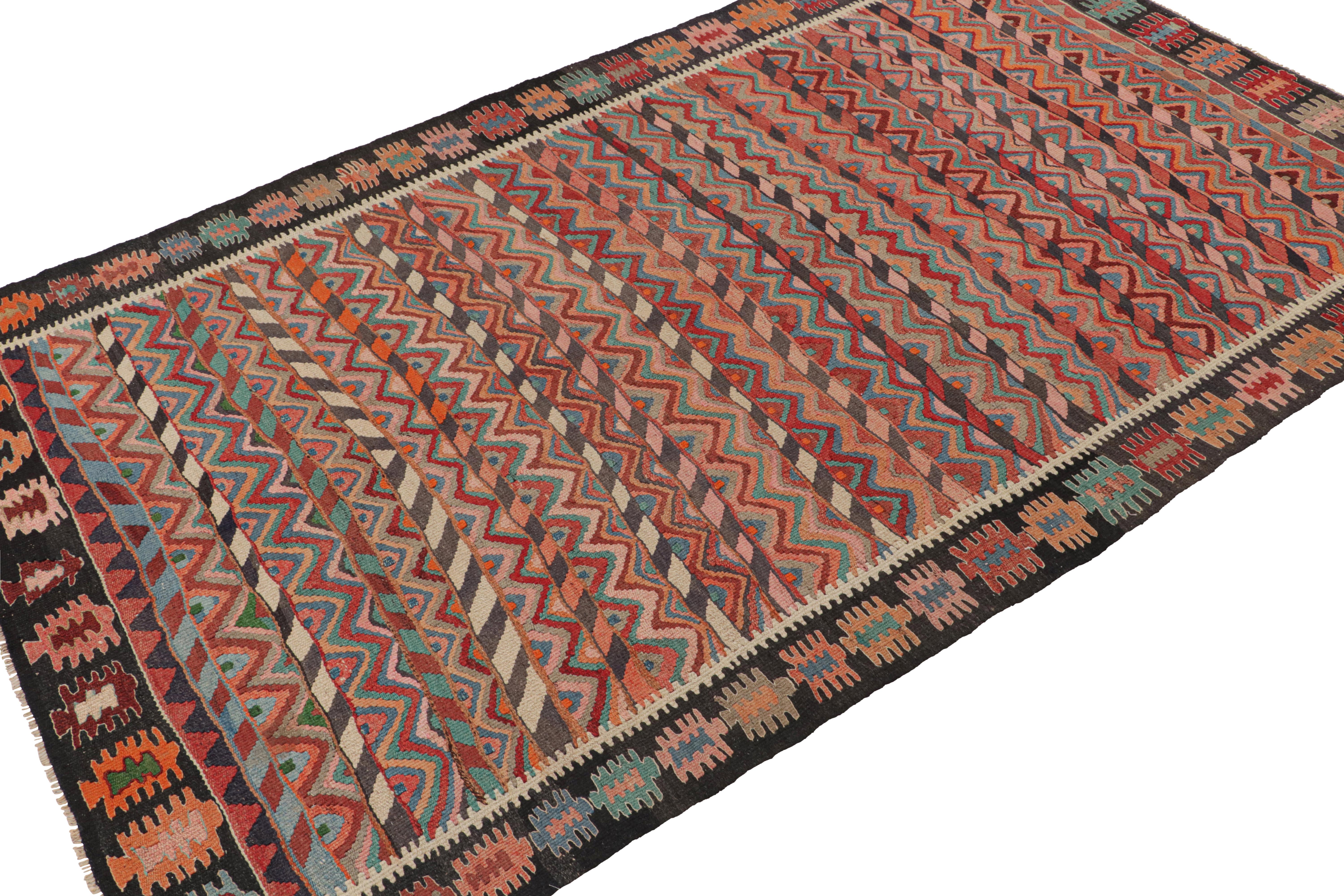 Tribal Tapis Kilim persan Bidjar vintage avec motifs géométriques vibrants par Rug & Kilim en vente