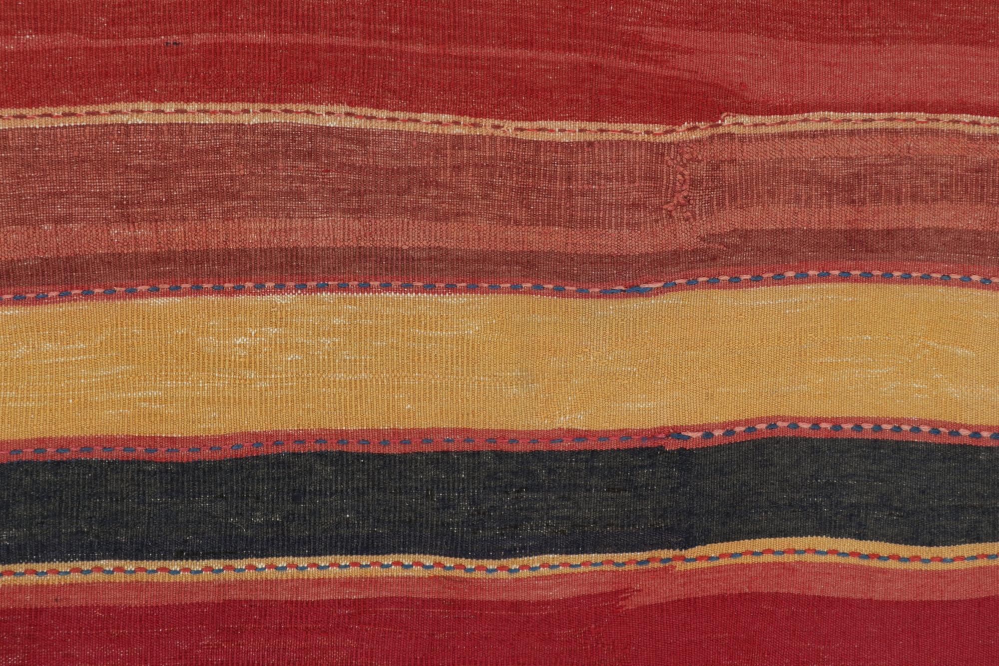 Kilim tribal persan Vintage Bidjar à rayures rouges, or et bleues par Rug & Kilim Bon état - En vente à Long Island City, NY