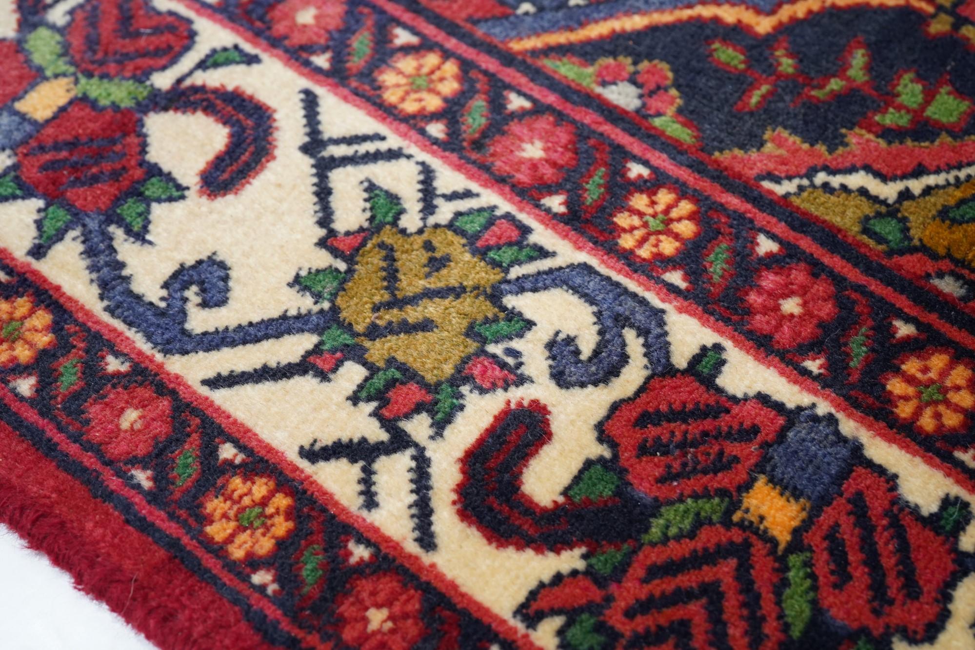 Vintage Bidjar Rug 4'5'' x 7'5'' In Good Condition For Sale In New York, NY