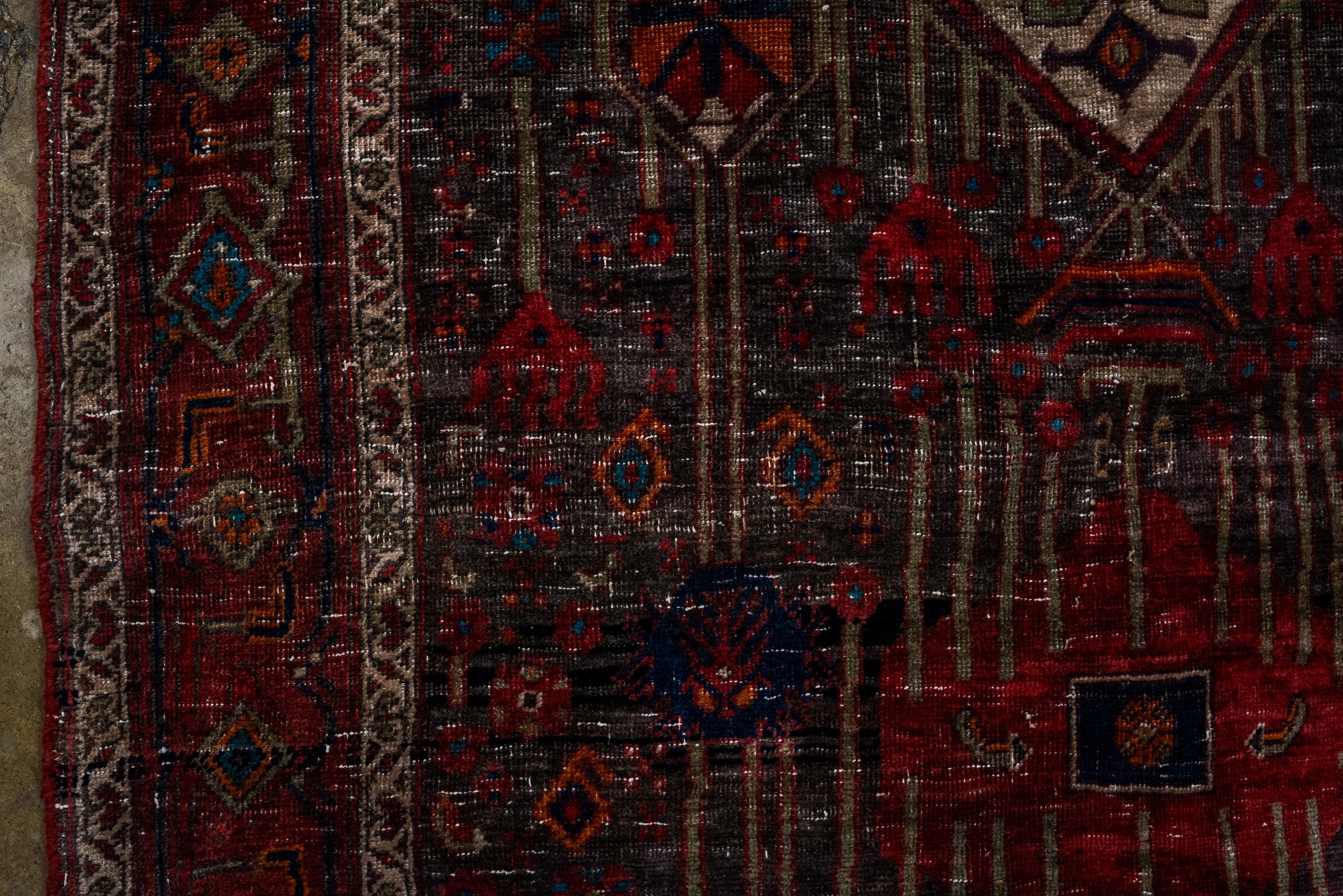 Bidjar Vintage con Campo Negro Oscuro y Diseño Rojo en Bueno Estado en New York, NY