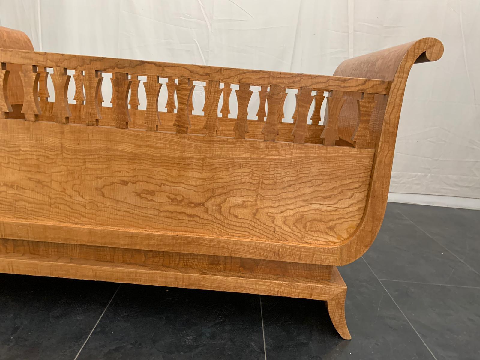Splendid biedermeier cradle, re-proposed in the art deco period perfectly functional and very solid, the banks are fixed. Available the top base in new plywood with holes for mattress support cm 60x125. in solid wood veneered with elm rootwood. The