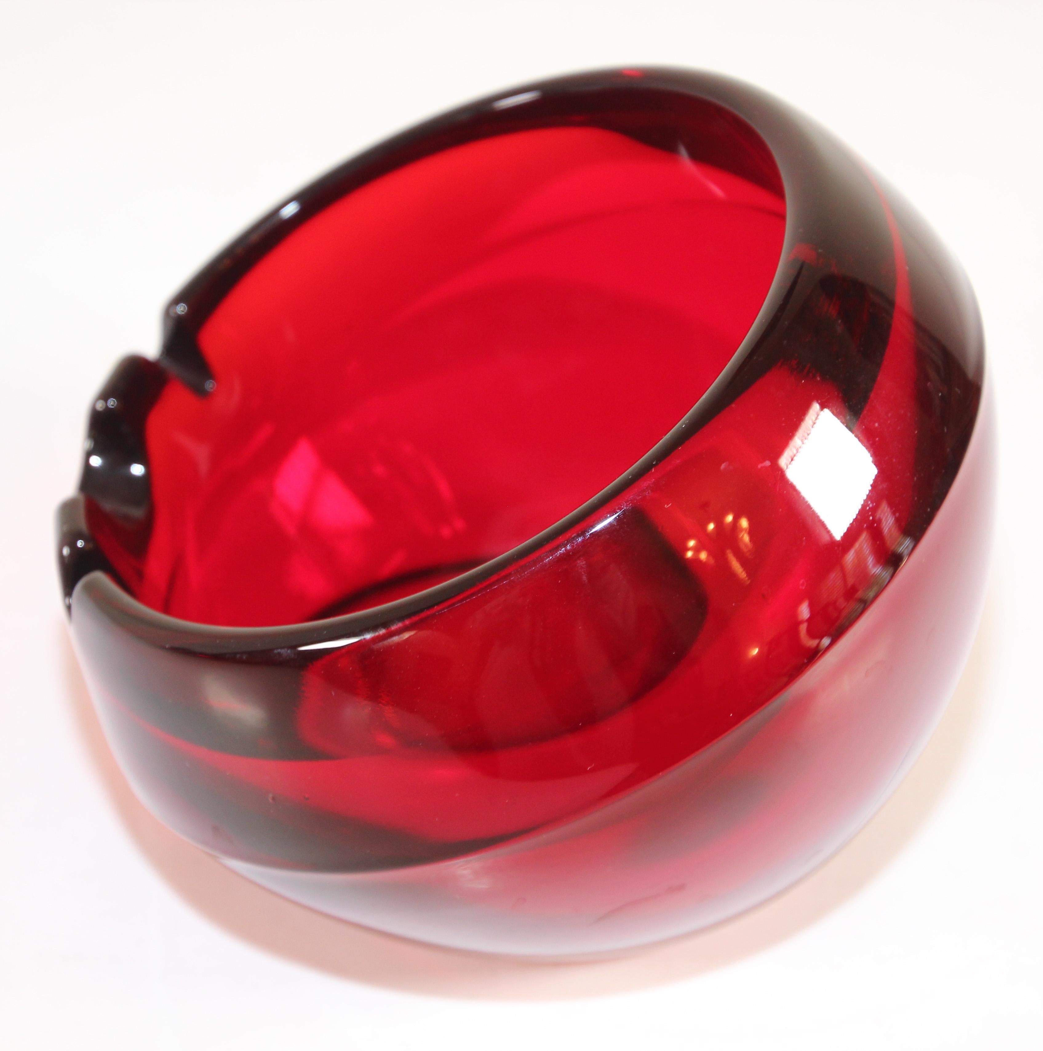 Vintage Big Ashtray Orb in Ruby by Viking Art Glass In Good Condition In North Hollywood, CA