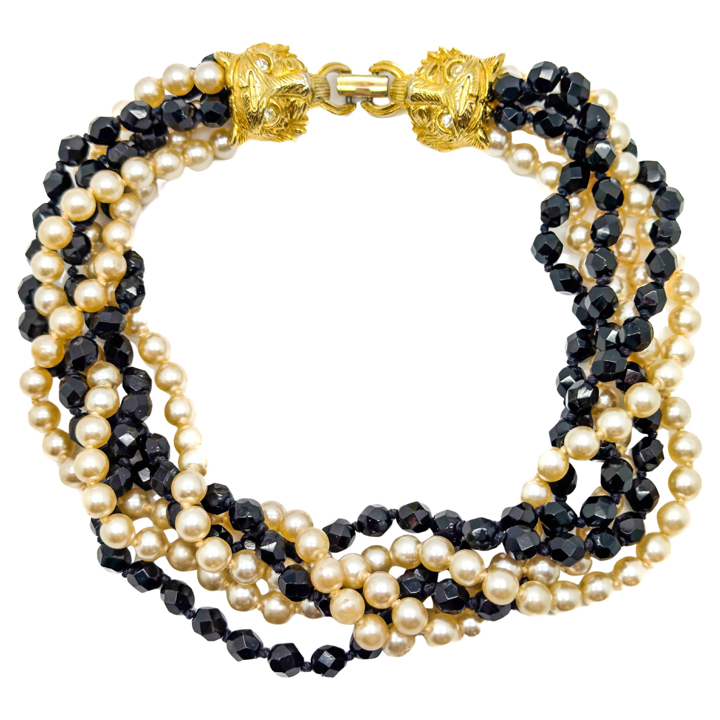 Una collana di perle Big Cat Torsade vintage. Ispirato originariamente ai grandi gatti della Maison Cartier, questo pezzo sarà un classico per sempre che darà un tocco di stile.
Una bellezza non firmata. Un tesoro raro. Solo perché un gioiello non