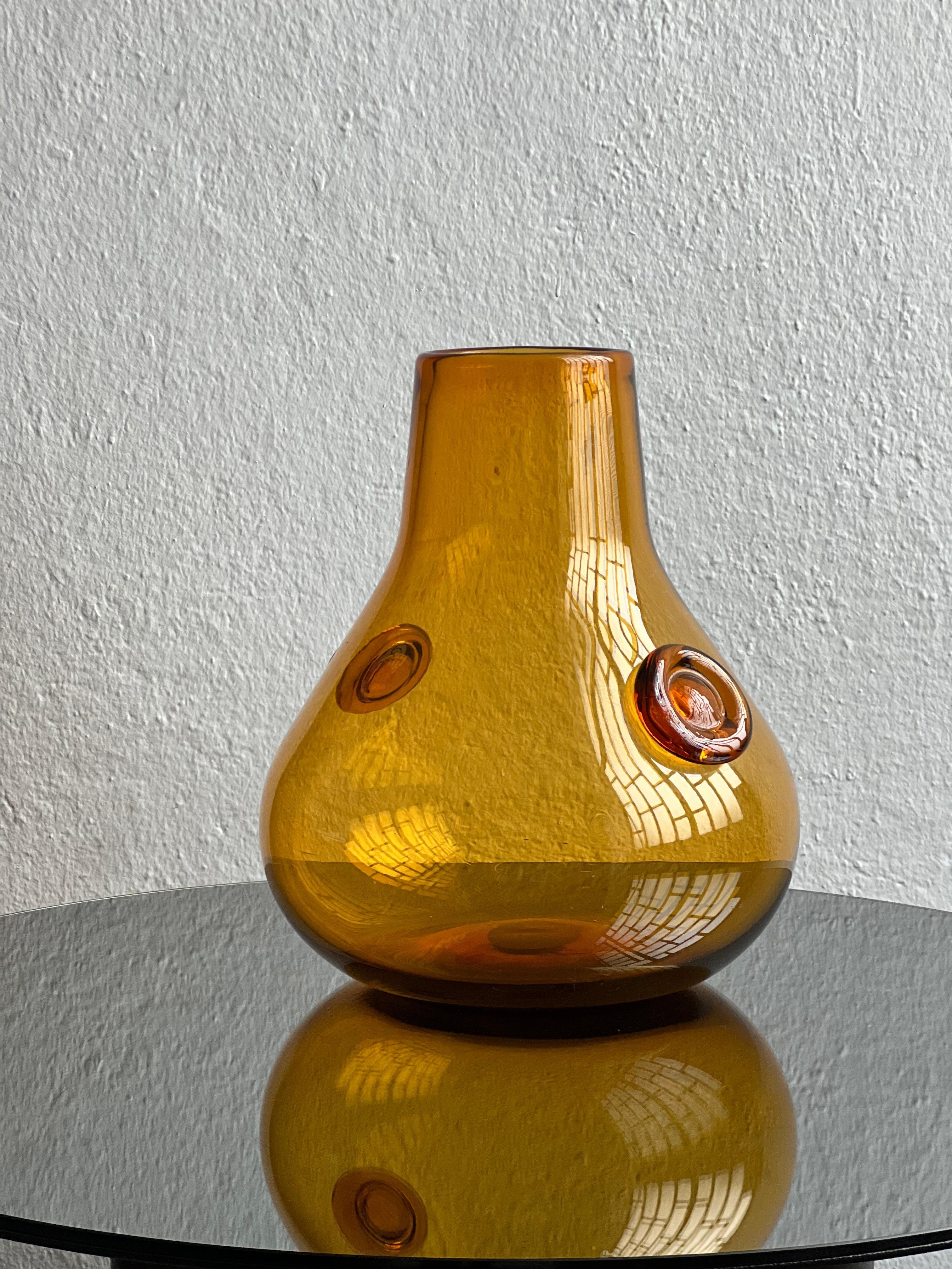 Vintage Big decorative, Tall and Heavy Murano Vase in amber Orange Glass In Good Condition For Sale In Milano, IT