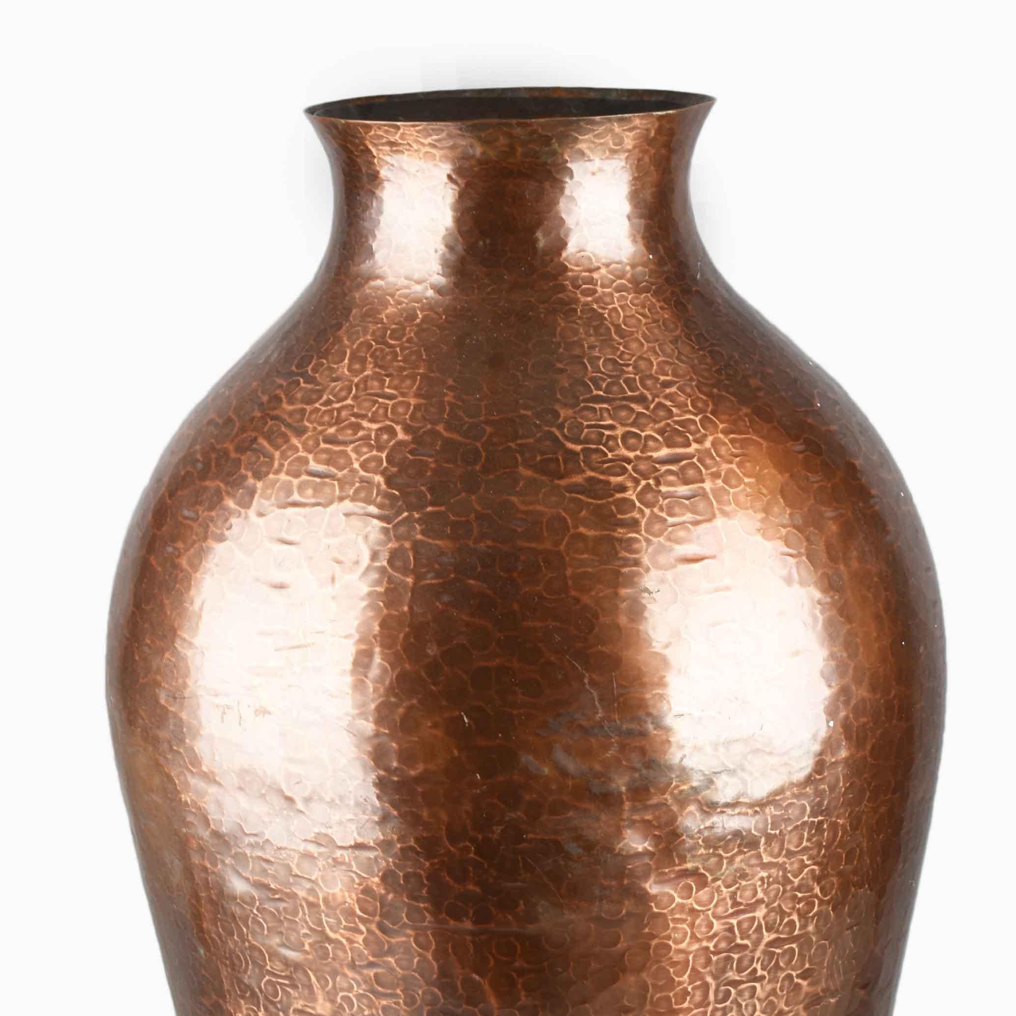 Big floor vase is an original decorative object realized in the mid-20th century. 

Original copper made in Germany. 

Created by Harald Buchrucker.

The vase is in a very good vintage condition with normal signs of use.

Very beautiful and