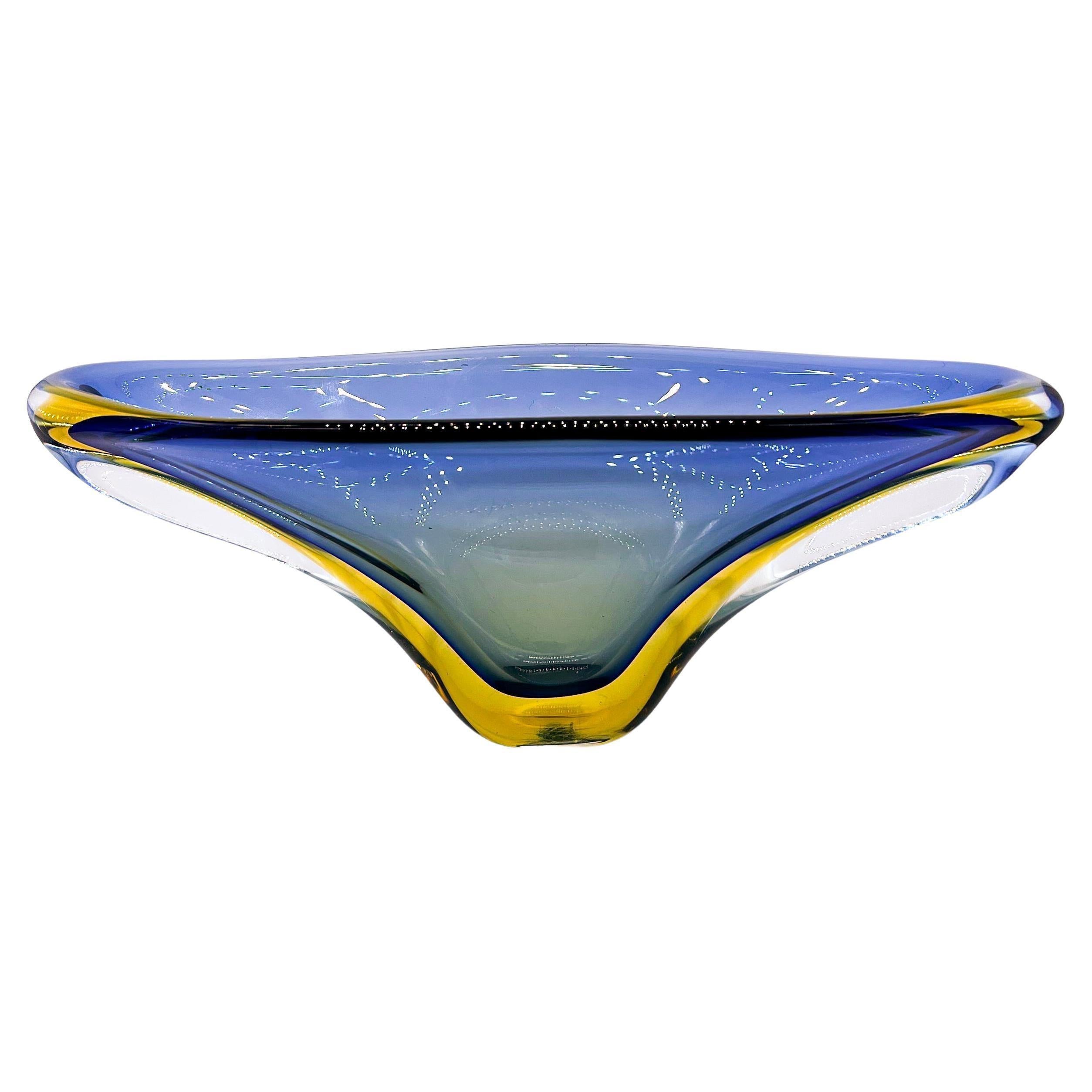 Gran cuenco vintage de Murano en vidrio azul y amarillo "Sommerso", estilo Flavio Poli