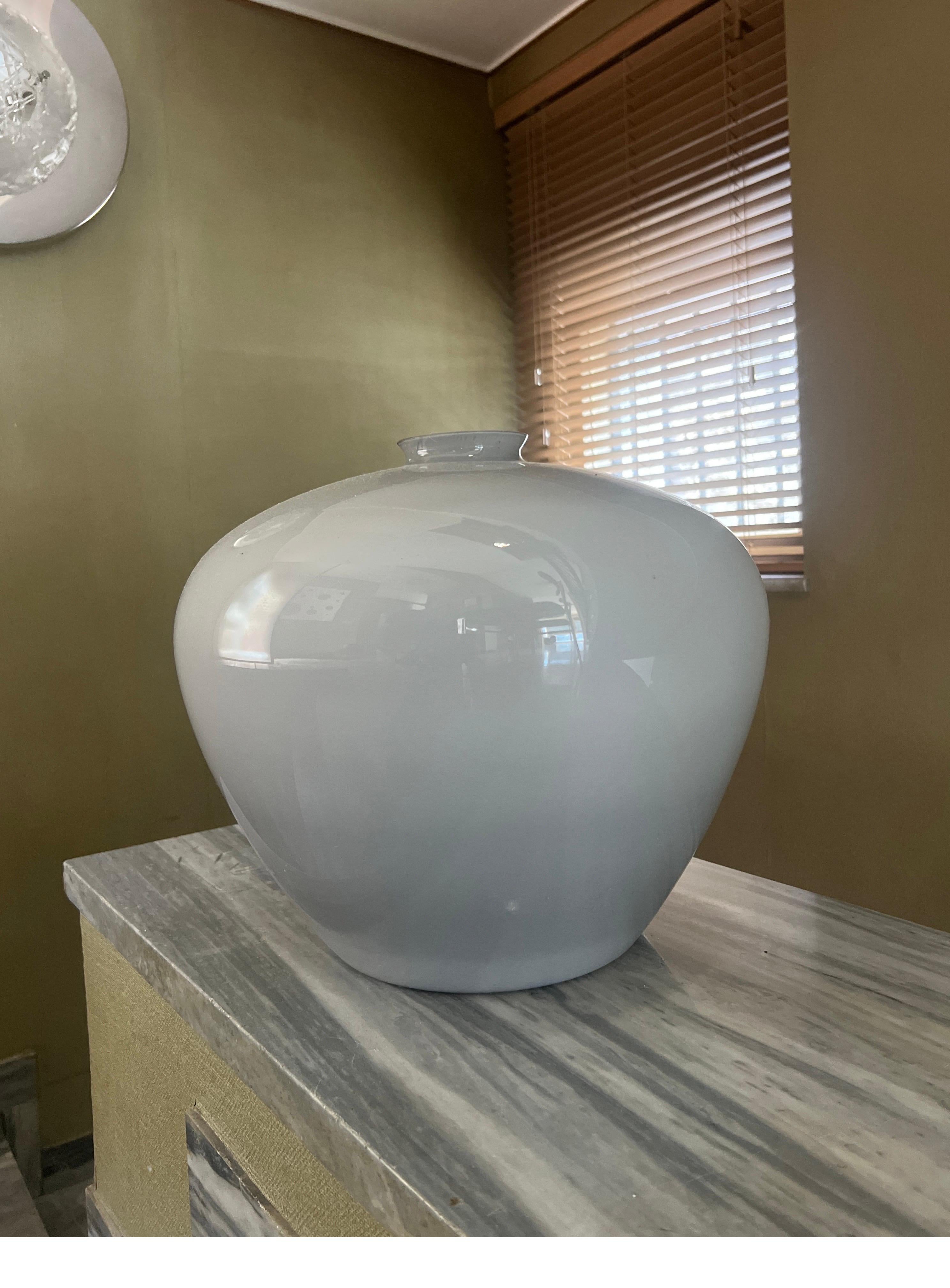Milieu du XXe siècle Grand vase jarre vintage de Murano en verre blanc, Pièce décorative en vente