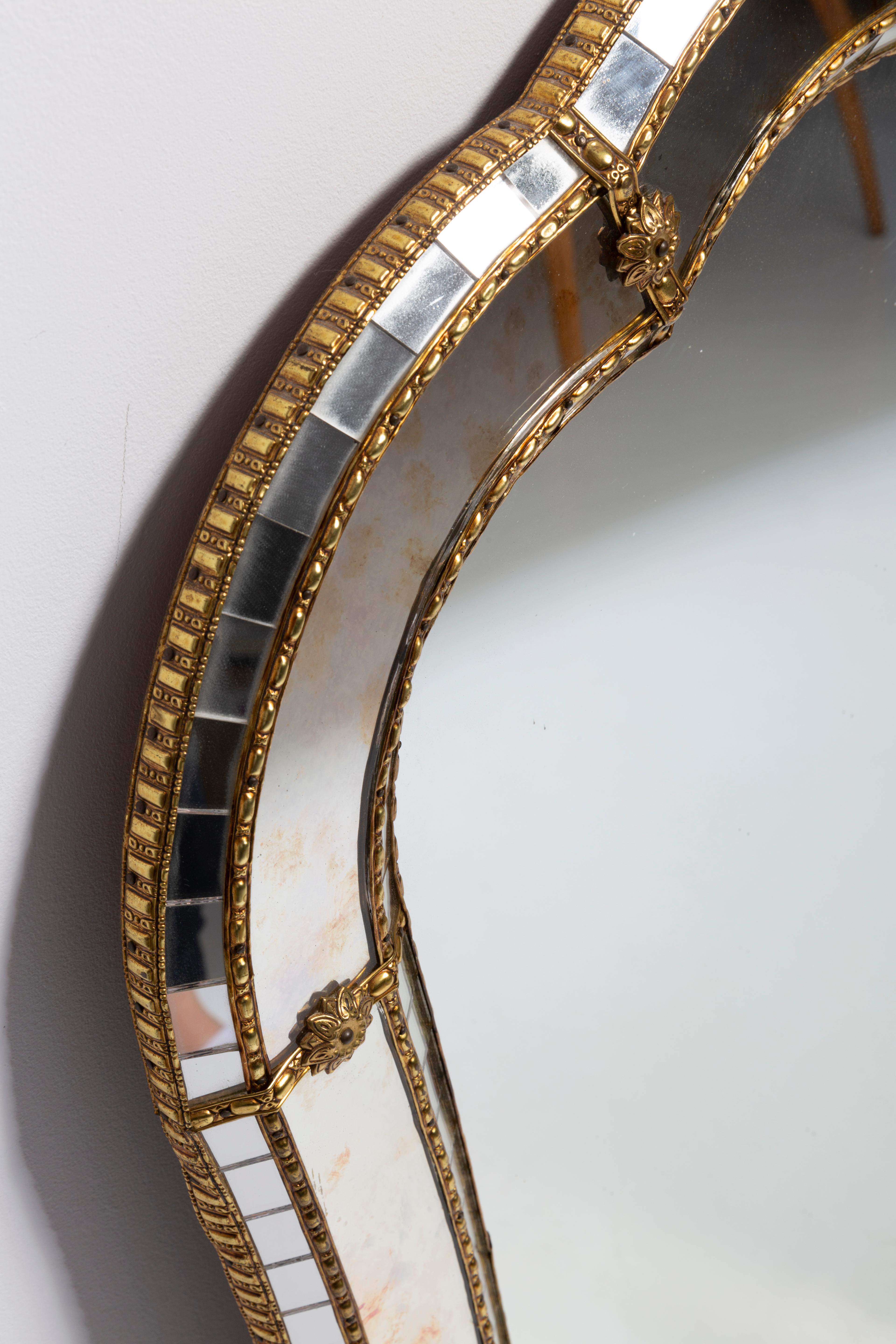 Großer Original-Spiegel in dekorativem Metallrahmen, Italien, 1960er Jahre (20. Jahrhundert) im Angebot