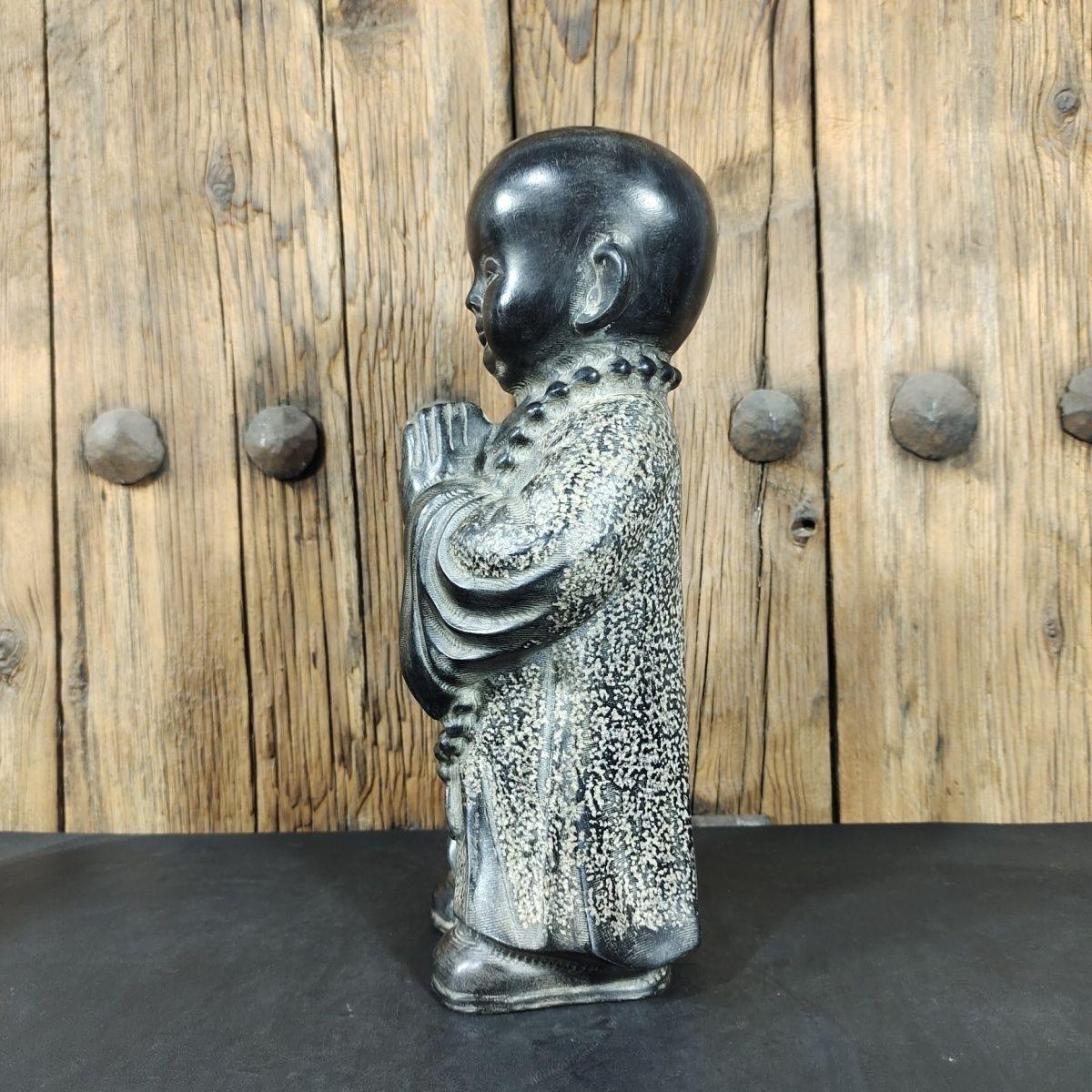 Vintage Big Stone Carving Stehende betende Mönch Statue im Angebot 1