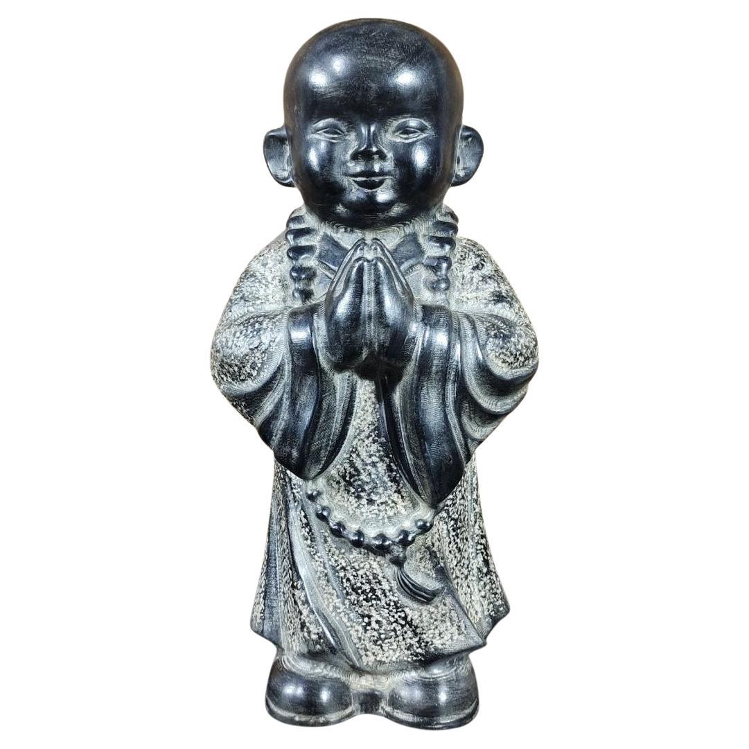 Vintage Big Stone Carving Stehende betende Mönch Statue im Angebot