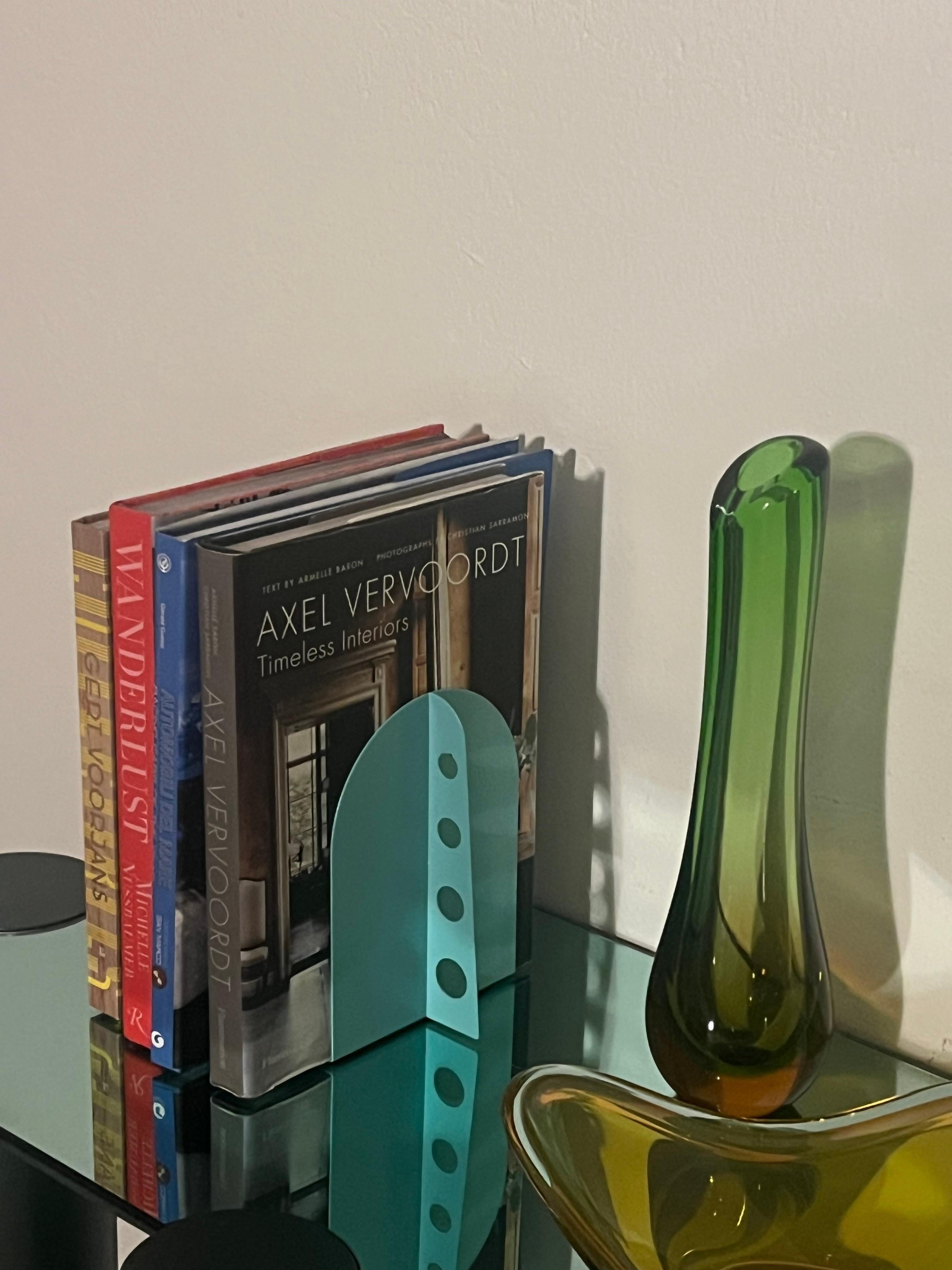 Molti sono i diversi tipi di vetro creati dai maestri artigiani dell'isola veneziana di Murano. Dai vasi sottili come l'aria alle sculture espressive, anche gli oggetti massicci con tonalità di colore profonde e vivaci rappresentano la grande