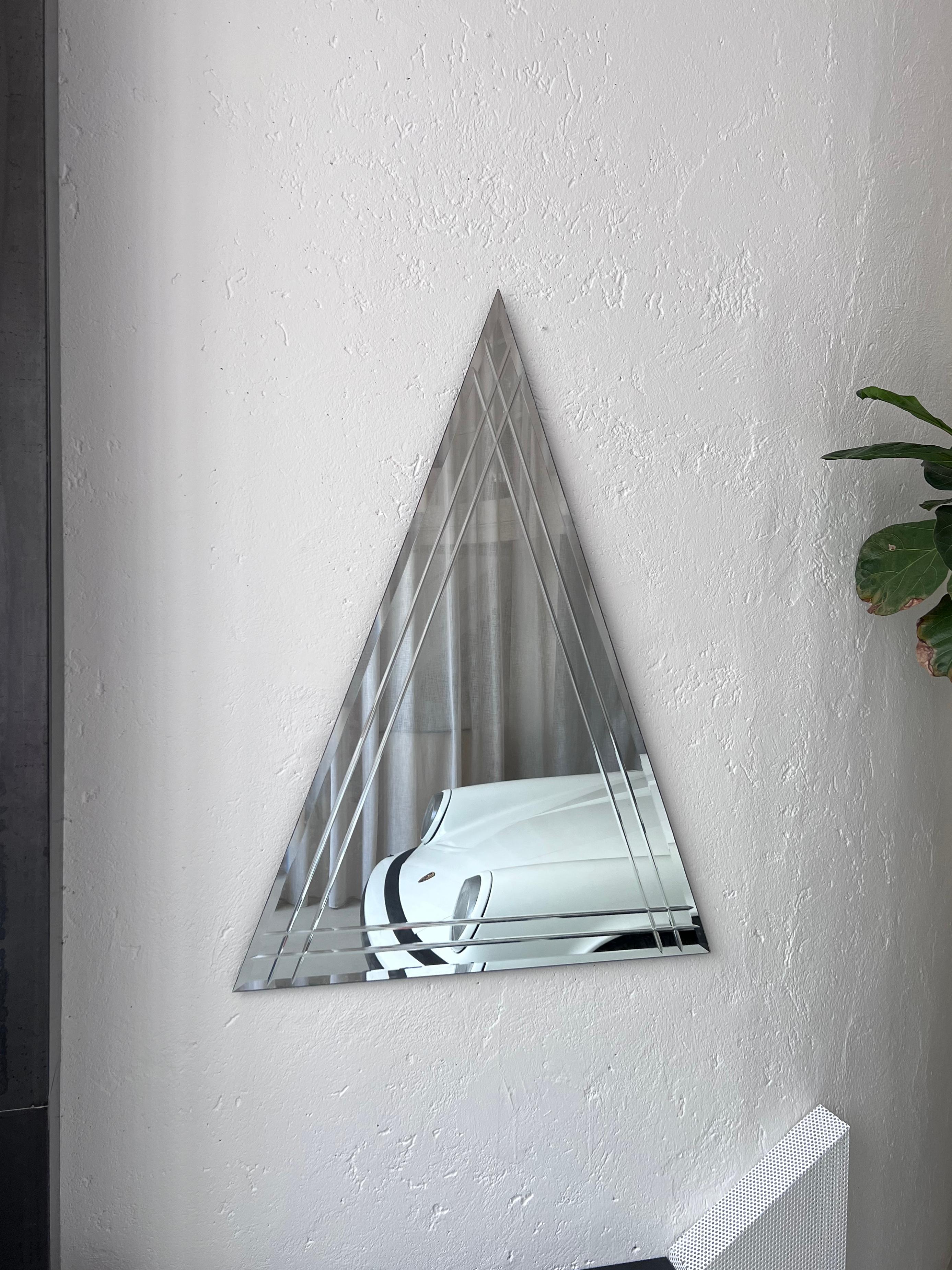 Vintage Big Triangular Wall Mounted Mirror with Beveled Decoration In Good Condition For Sale In Milano, IT