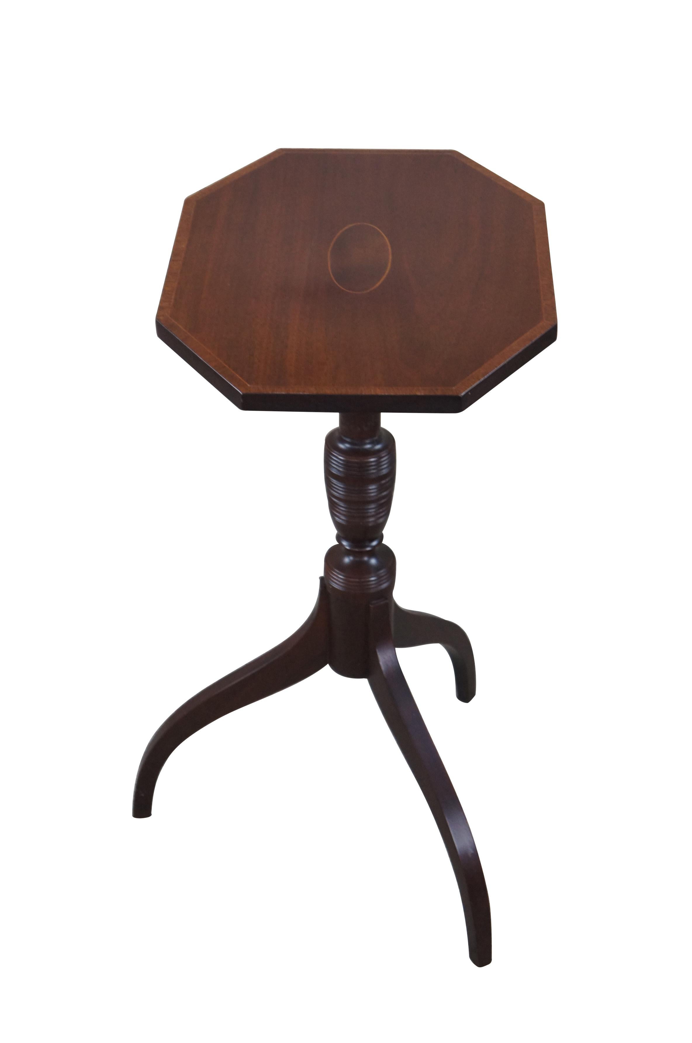 Vintage Biggs Old Sturbridge Village Federal Mahogany Spider Leg Candle Stand In Good Condition For Sale In Dayton, OH