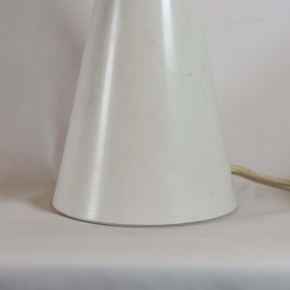 Mid-Century Modern Vintage Bilia Table Lamp Italian Design by Gio Ponti White Metal and Glass 1970s