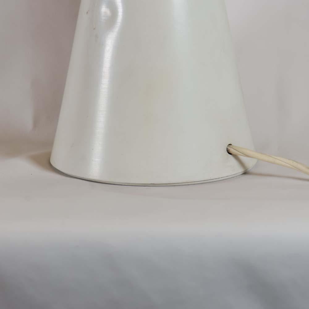 Vintage Bilia Table Lamp Italian Design by Gio Ponti White Metal and Glass 1970s In Good Condition In London, GB