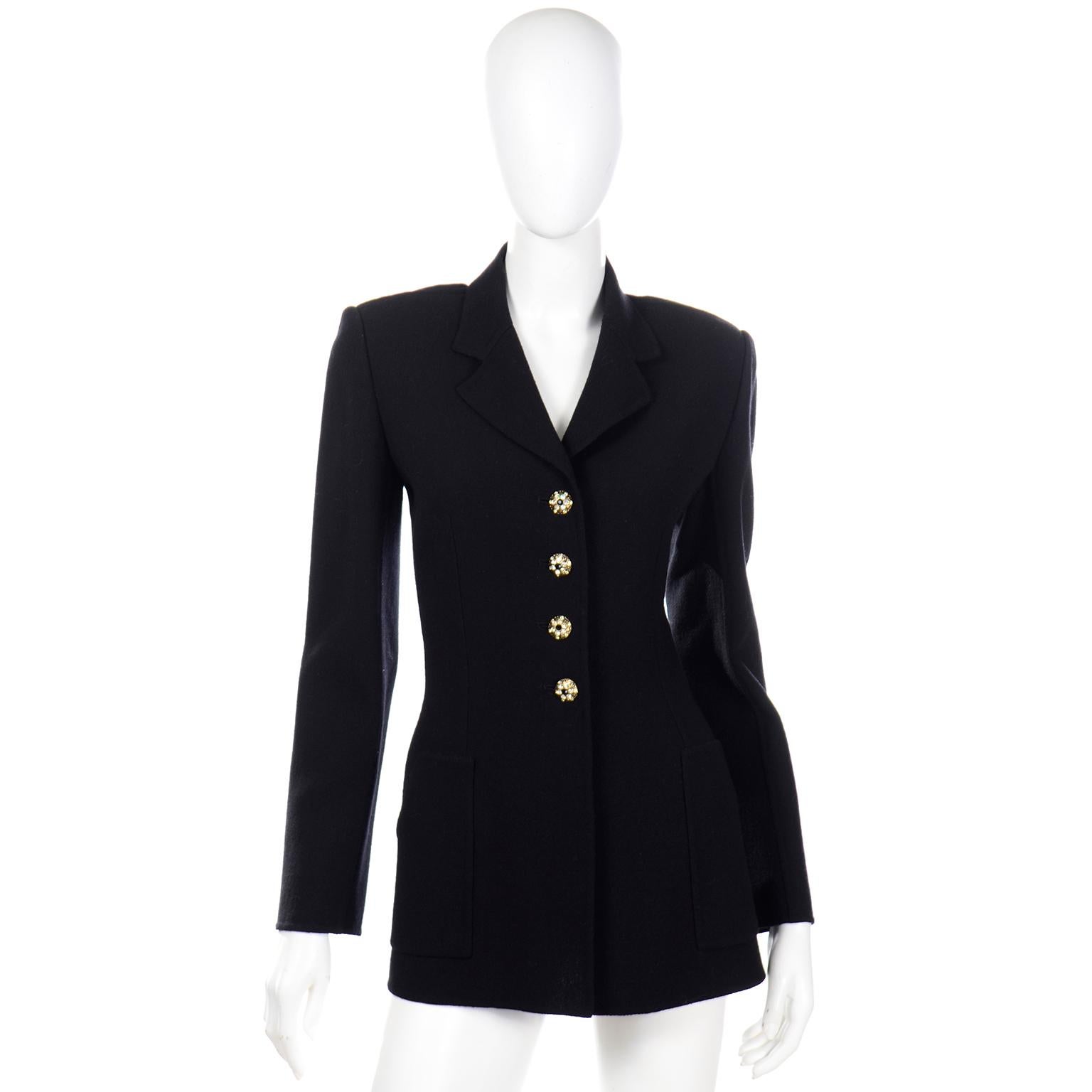 Noir Bill Blass - Tailleur veste et jupe en maille noire vintage avec boutons en strass en vente