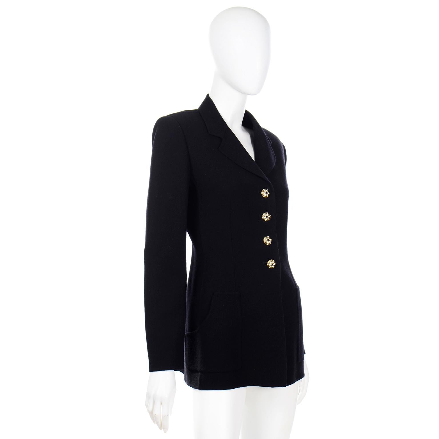 Bill Blass - Tailleur veste et jupe en maille noire vintage avec boutons en strass Pour femmes en vente