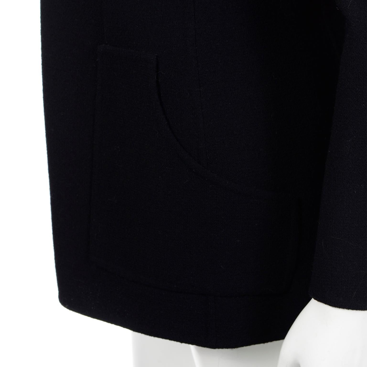Bill Blass - Tailleur veste et jupe en maille noire vintage avec boutons en strass en vente 3