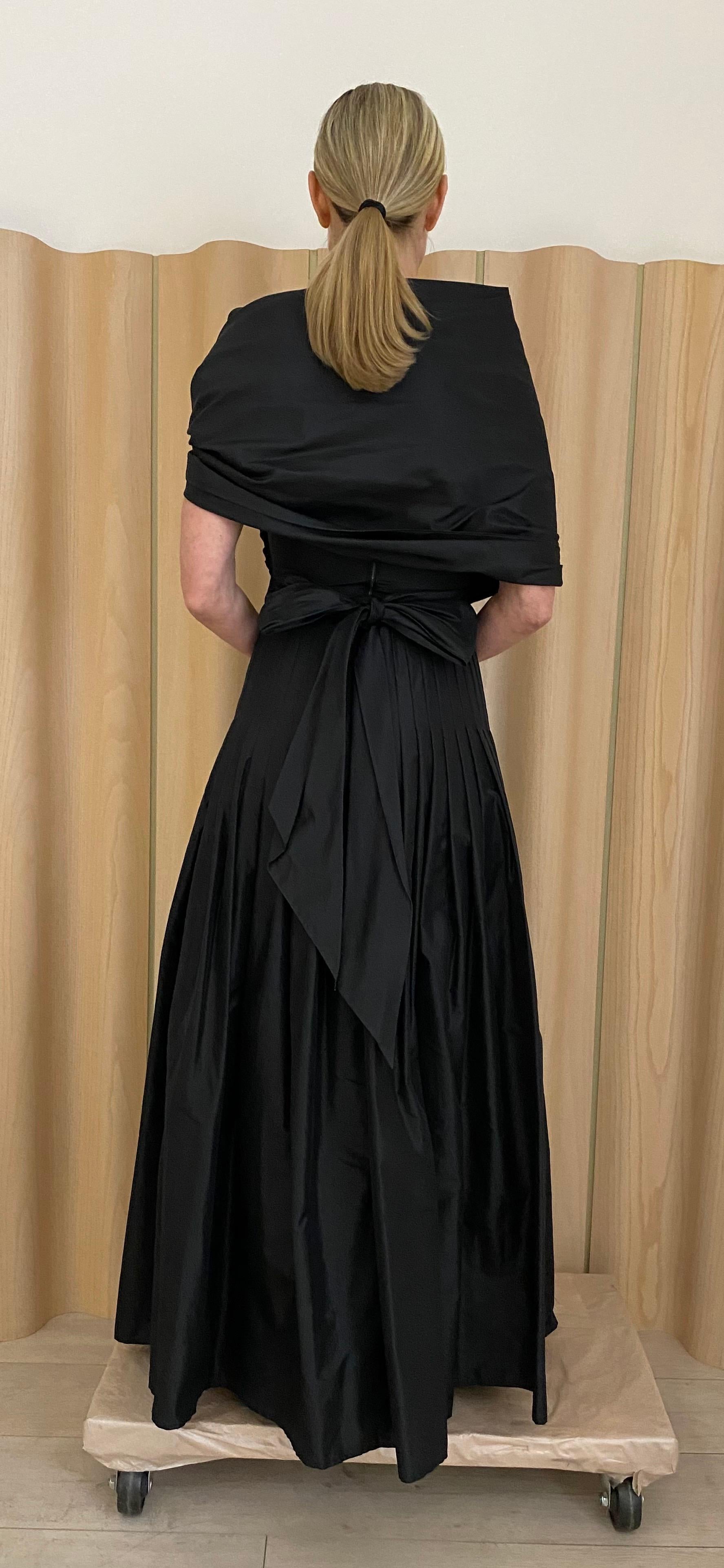 Vintage  Bill Blass Black Silk Tafetta Gown In Good Condition In Beverly Hills, CA