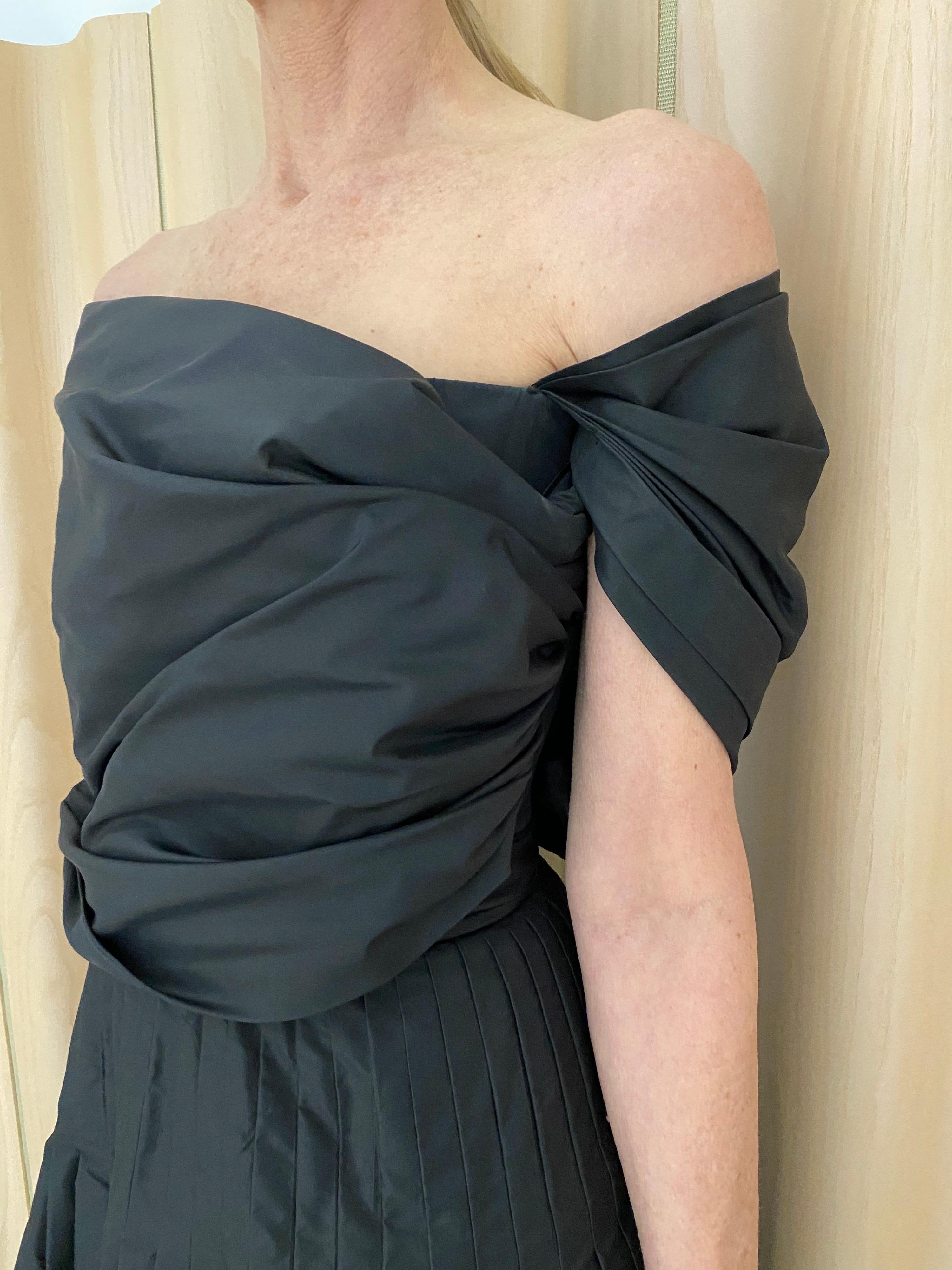 Weinlese  Bill Blass Schwarzes Tafetta-Kleid aus Seide 1