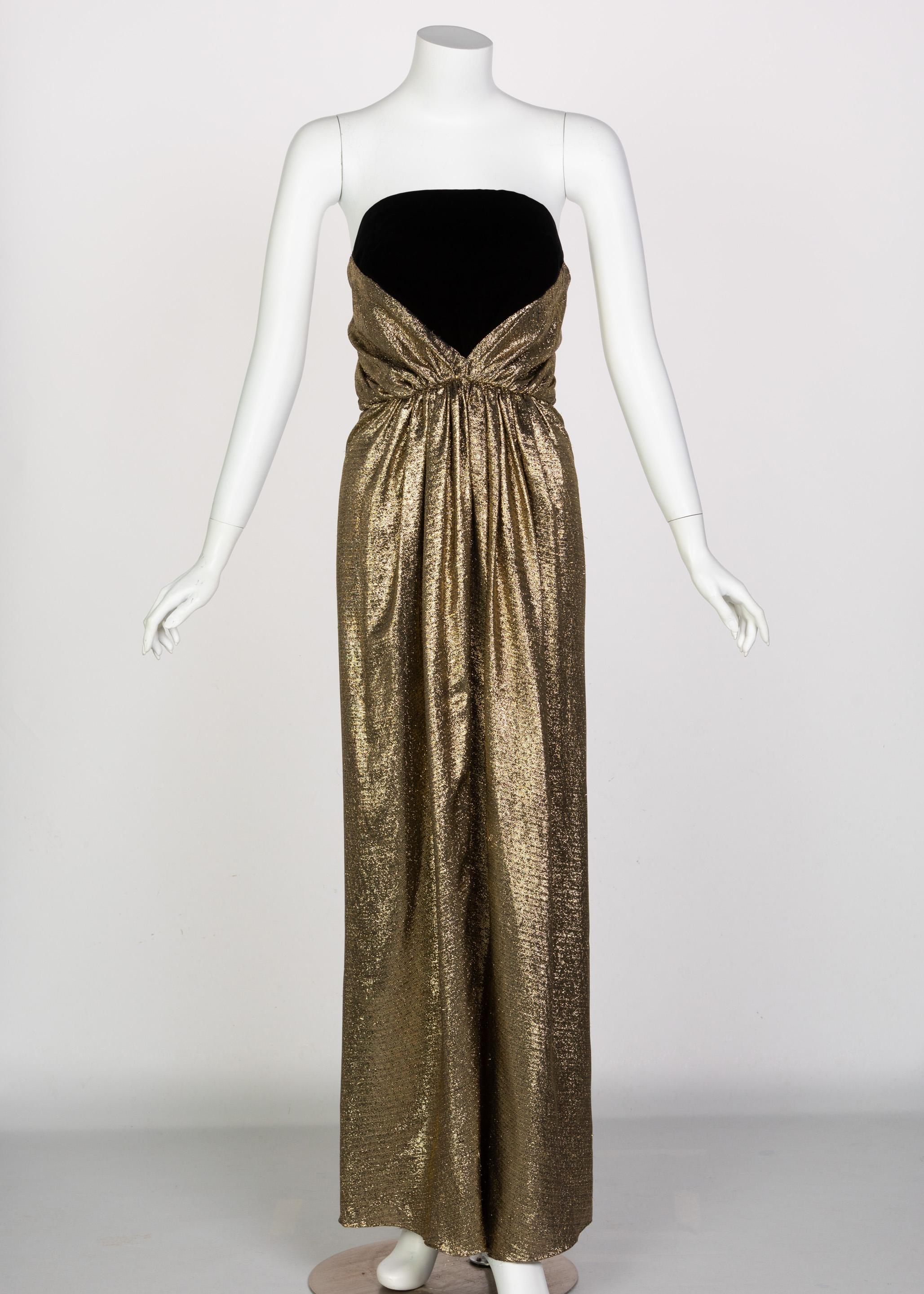 Robe de soirée vintage Bill Blass en velours noir et or métallisé avec dos nu Pour femmes en vente