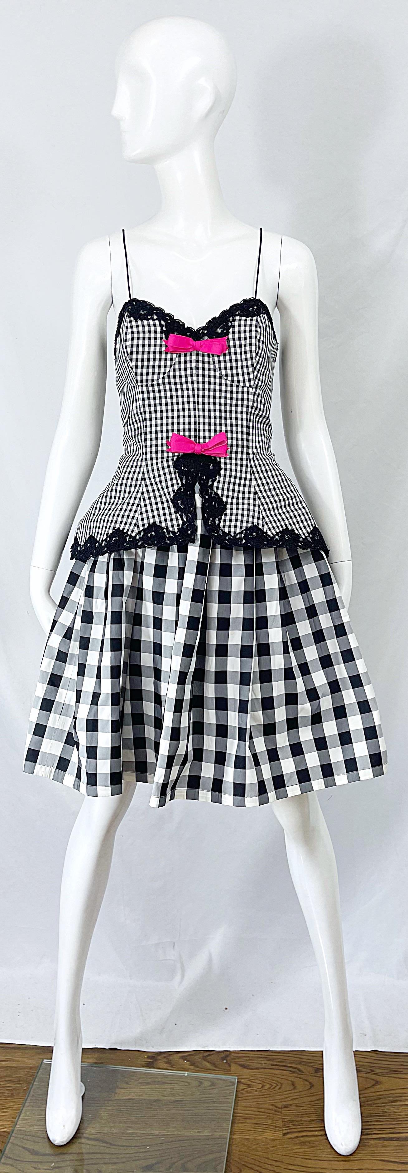 Beautiful late 80s BILL BLASS Size 6 black and white gingham silk taffeta dress with hot pink bows. Fit and flare style with a boned tailored bodice and full forgiving skirt. Hidden zipper up the back with hook-and-eye closure. Thin spaghetti straps