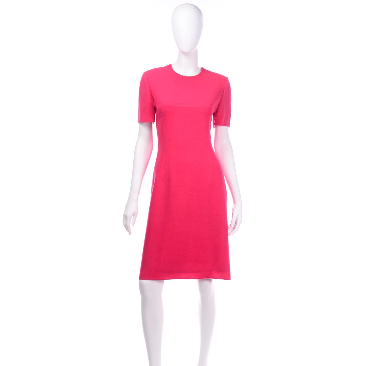 Bill Blass Vintage Erdbeerrotes und rosafarbenes Kleid und besticktes Mantel-Anzug-Outfit (Rot) im Angebot