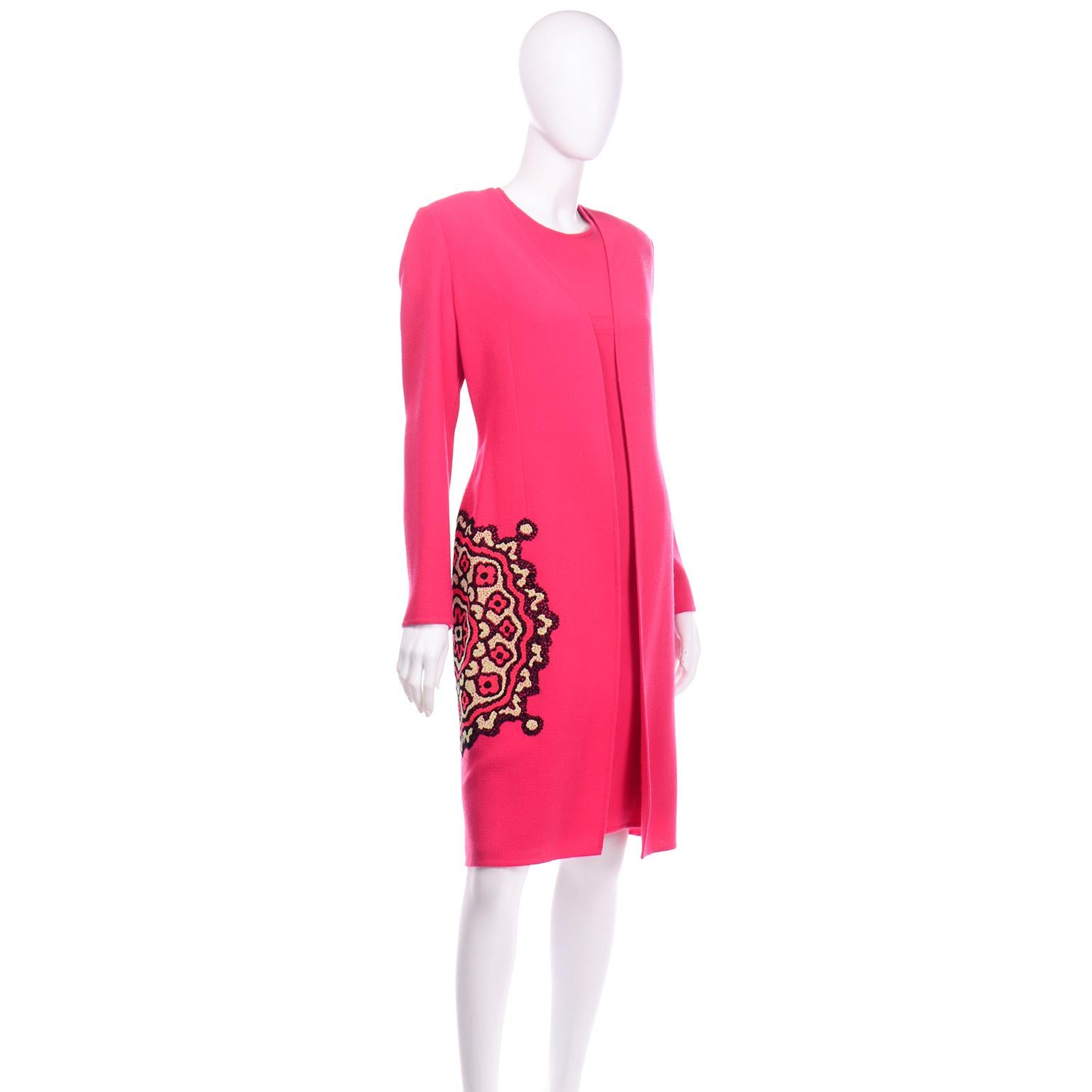 Bill Blass Vintage Erdbeerrotes und rosafarbenes Kleid und besticktes Mantel-Anzug-Outfit im Zustand „Hervorragend“ im Angebot in Portland, OR