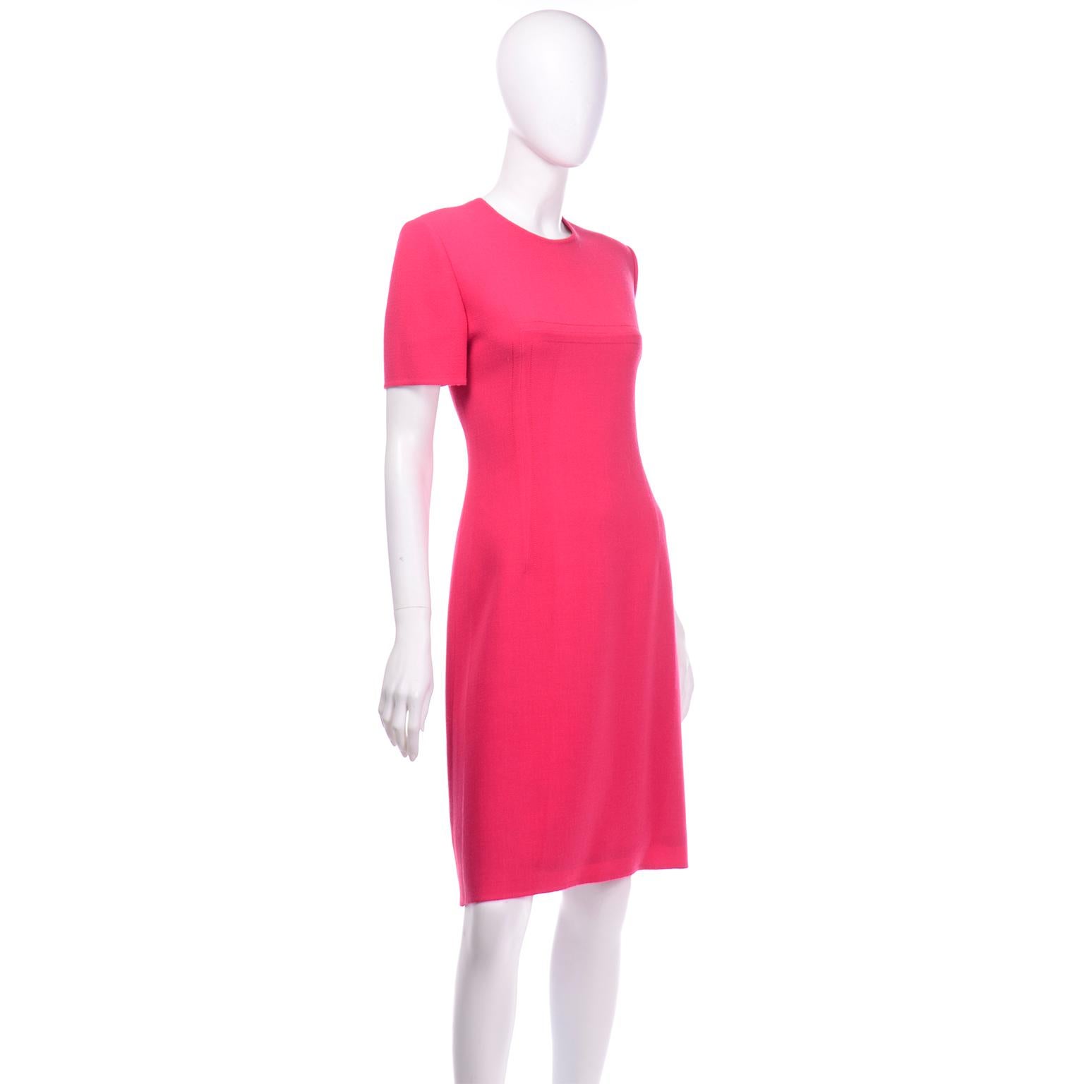 Bill Blass Vintage Erdbeerrotes und rosafarbenes Kleid und besticktes Mantel-Anzug-Outfit Damen im Angebot