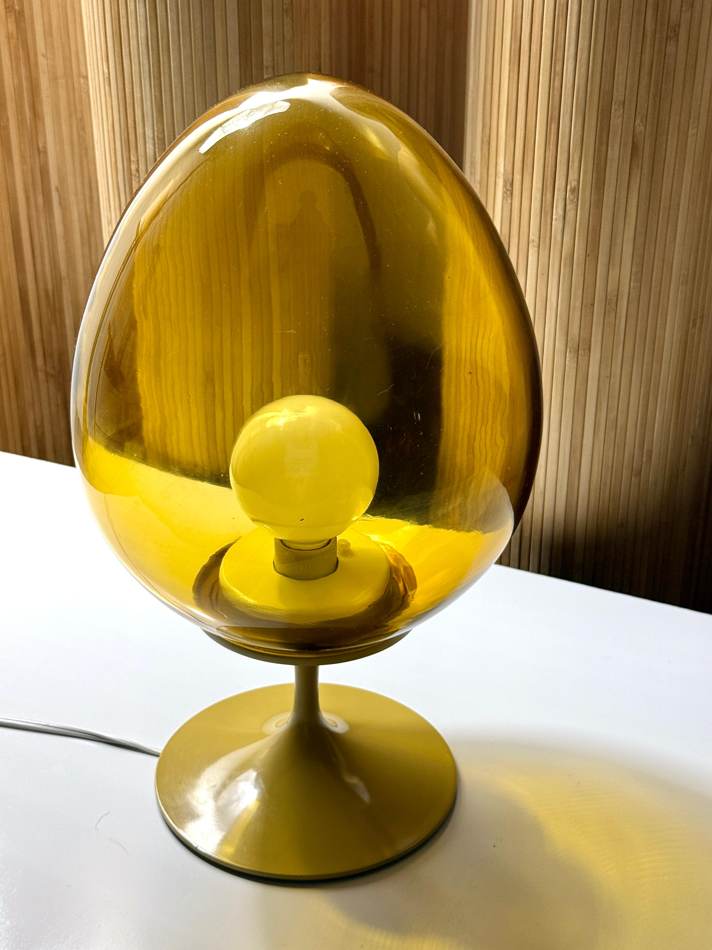 Vintage Bill Curry Lámpara de tulipán de stemlite con globo de cristal ámbar Design Line Años 70 Moderno de mediados de siglo en venta