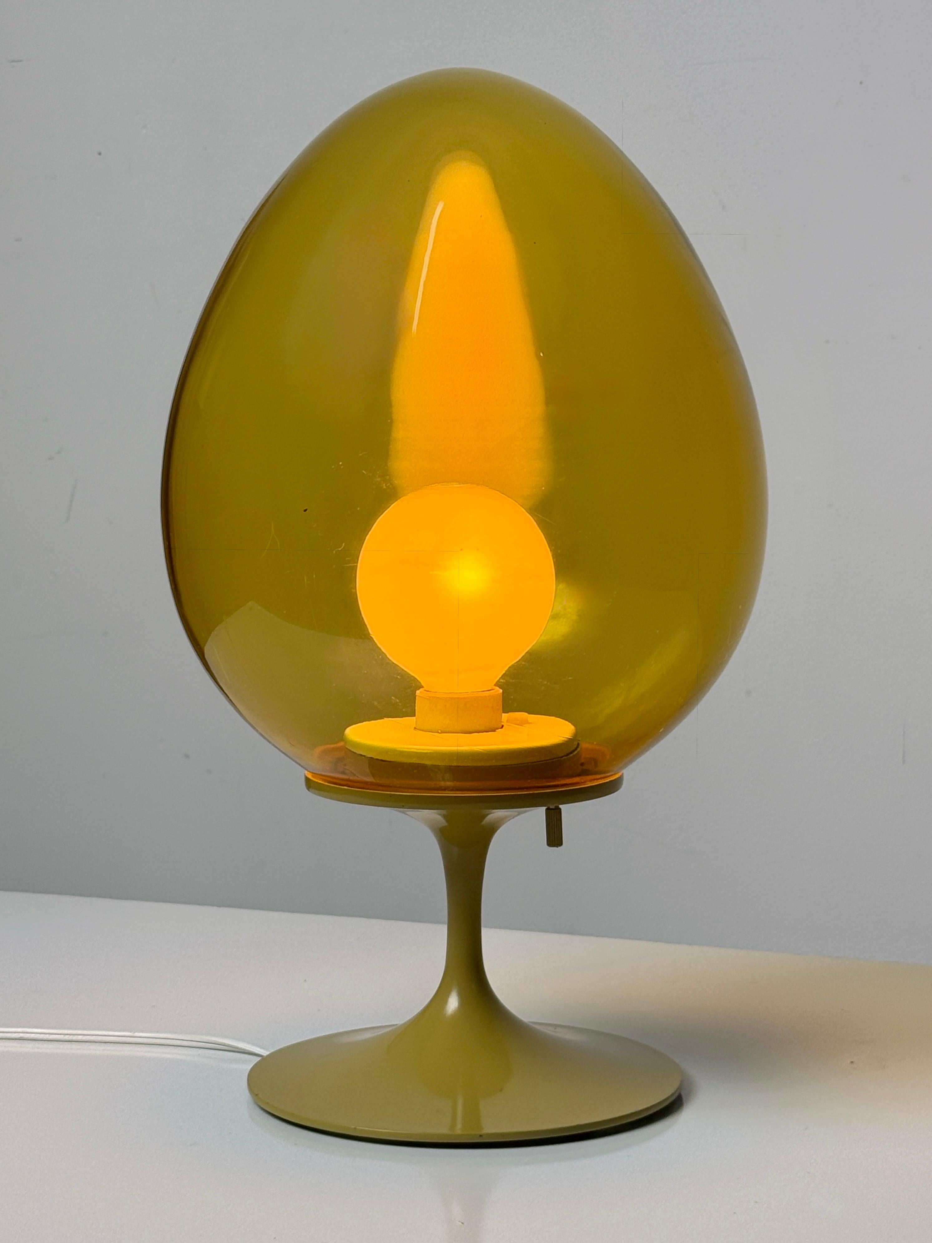 Vintage Bill Curry Lámpara de tulipán de stemlite con globo de cristal ámbar Design Line Años 70 Estadounidense en venta