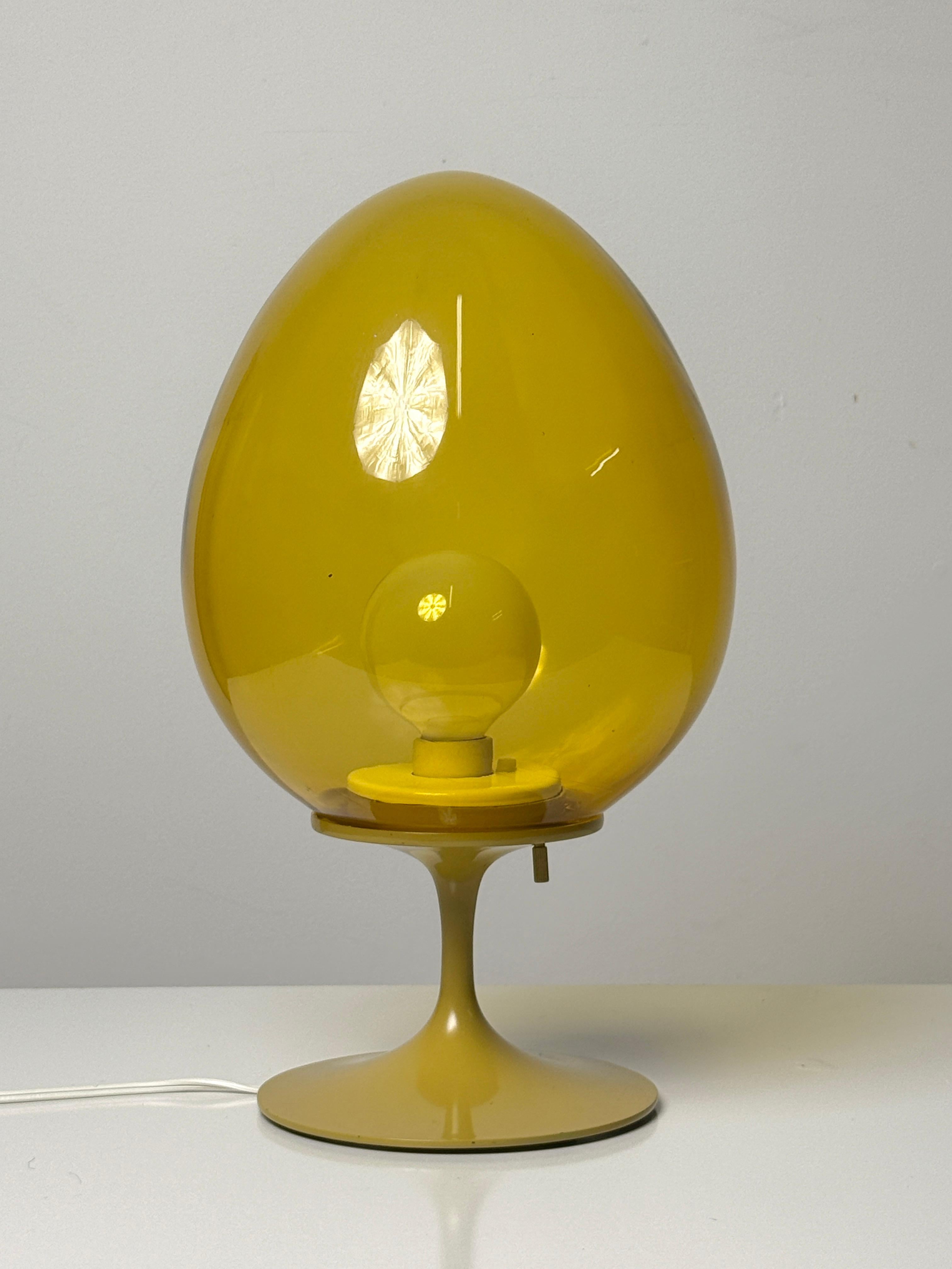 Vintage Bill Curry Lámpara de tulipán de stemlite con globo de cristal ámbar Design Line Años 70 siglo XX en venta