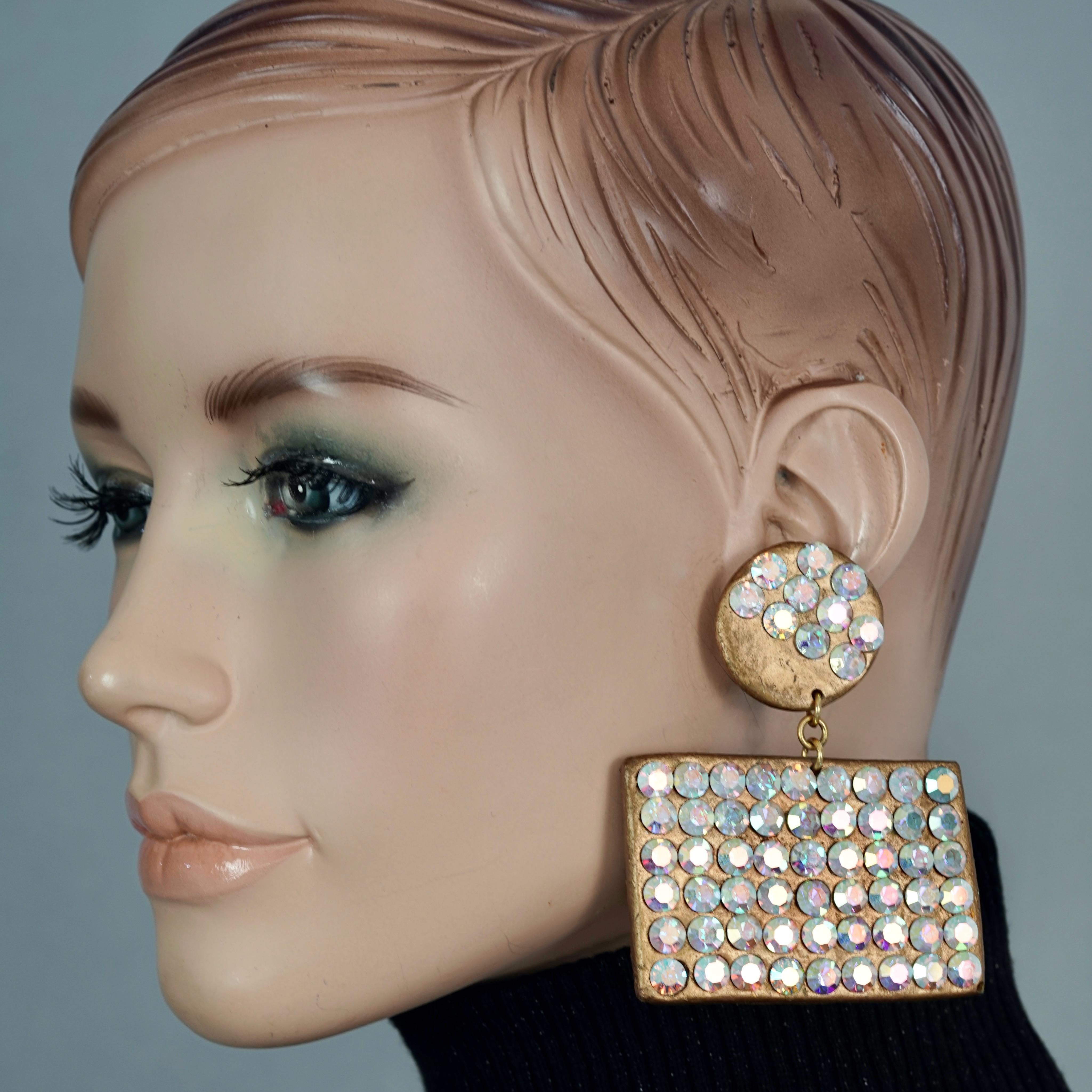 Vintage BILLY BOY SURREAL Bijoux Geometric Iridescent Crystal Dangling Earrings

Measurements:
Height: 3.07 inches (7.8 cm)
Width: 2.56 inches (6.5 cm)
Weight per Earring: 32 grams

Features:
- 100% Authentic BILLY BOY SURREAL BIJOUX.
- Massive