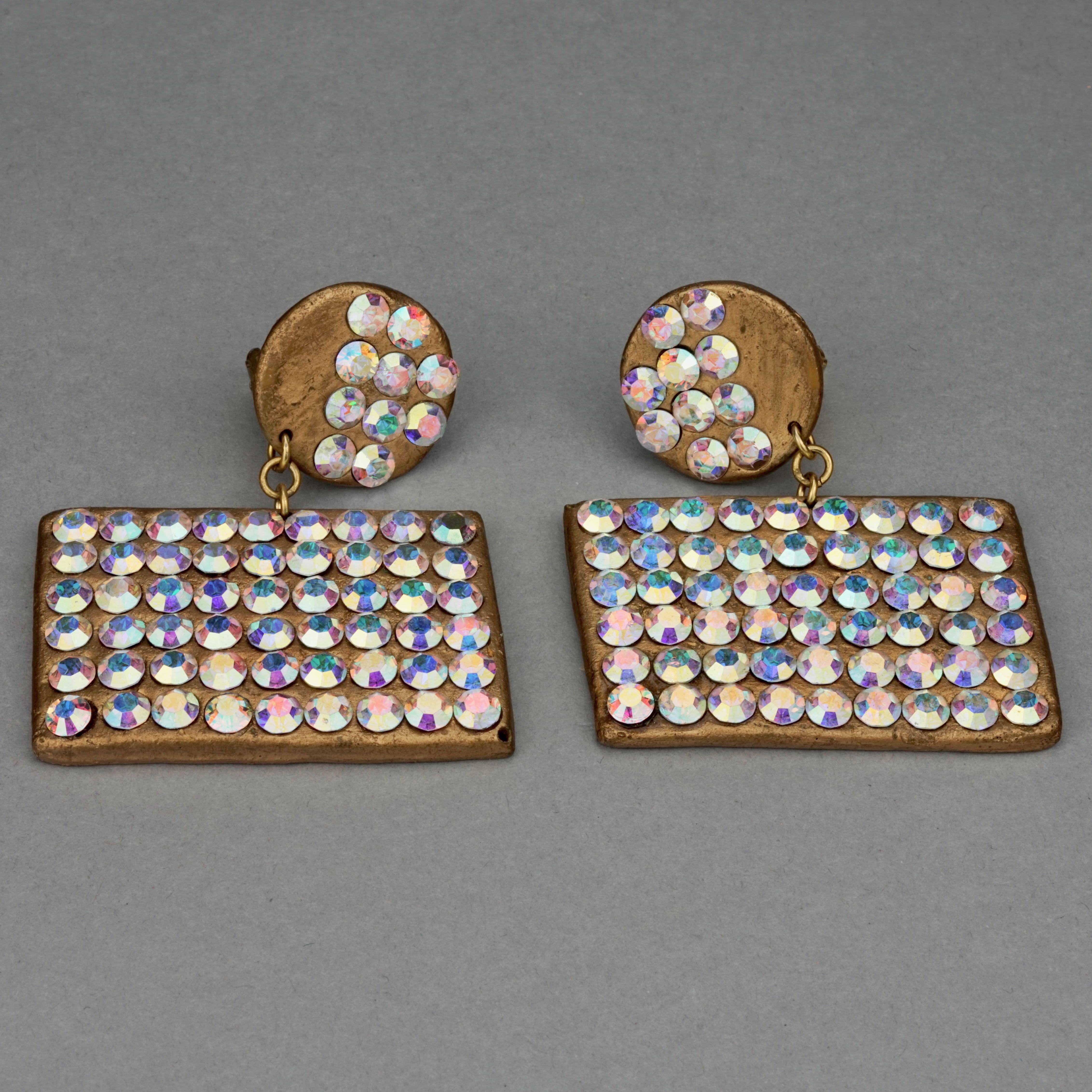 Vintage BILLY BOY SURREAL Bijoux Geometric Iridescent Crystal Dangling Earrings In Excellent Condition For Sale In Kingersheim, Alsace
