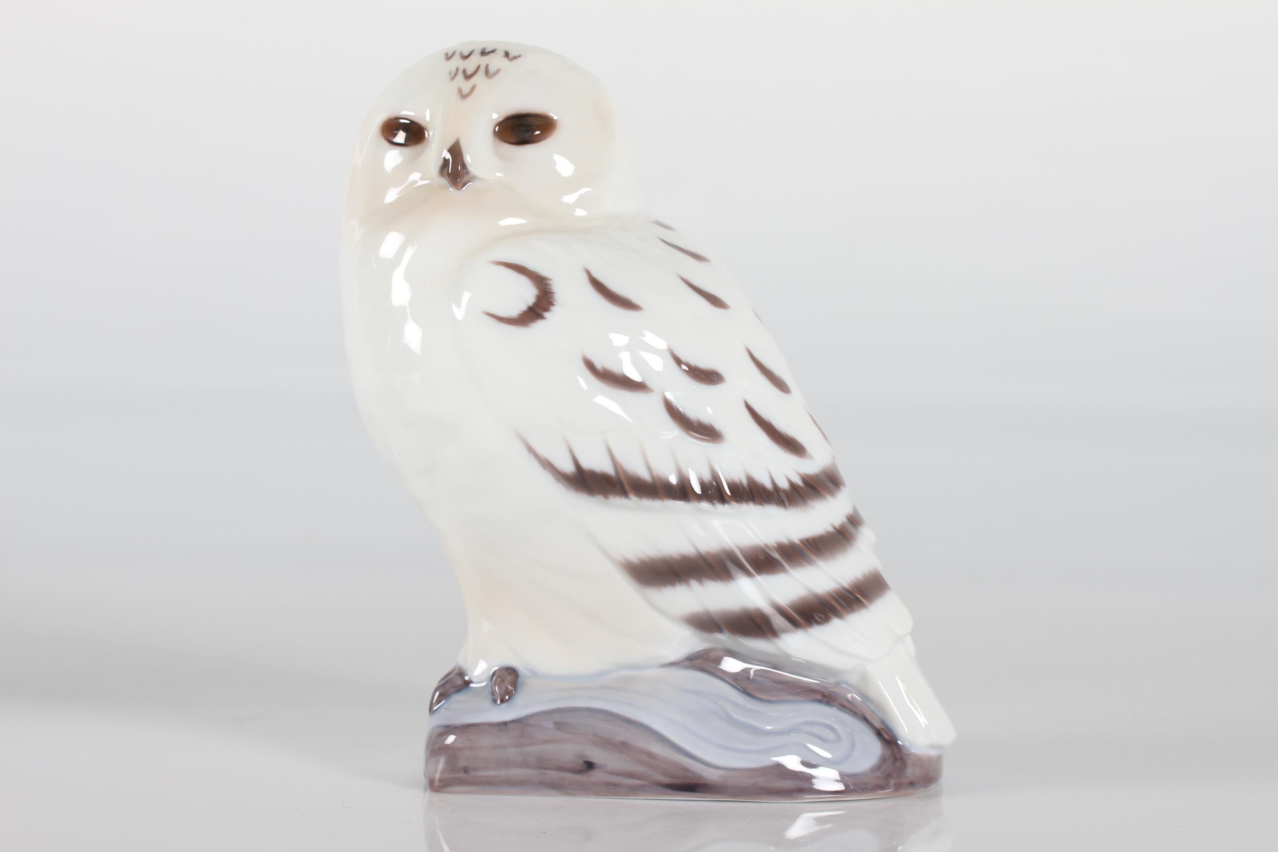 Vintage snow owl figure 2475 by Bing & Grøndahl later Royal Copenhagen in Denmark.
It's made of porcelain with white and brown glaze by Danish artist K. Otto in the 1970s.
