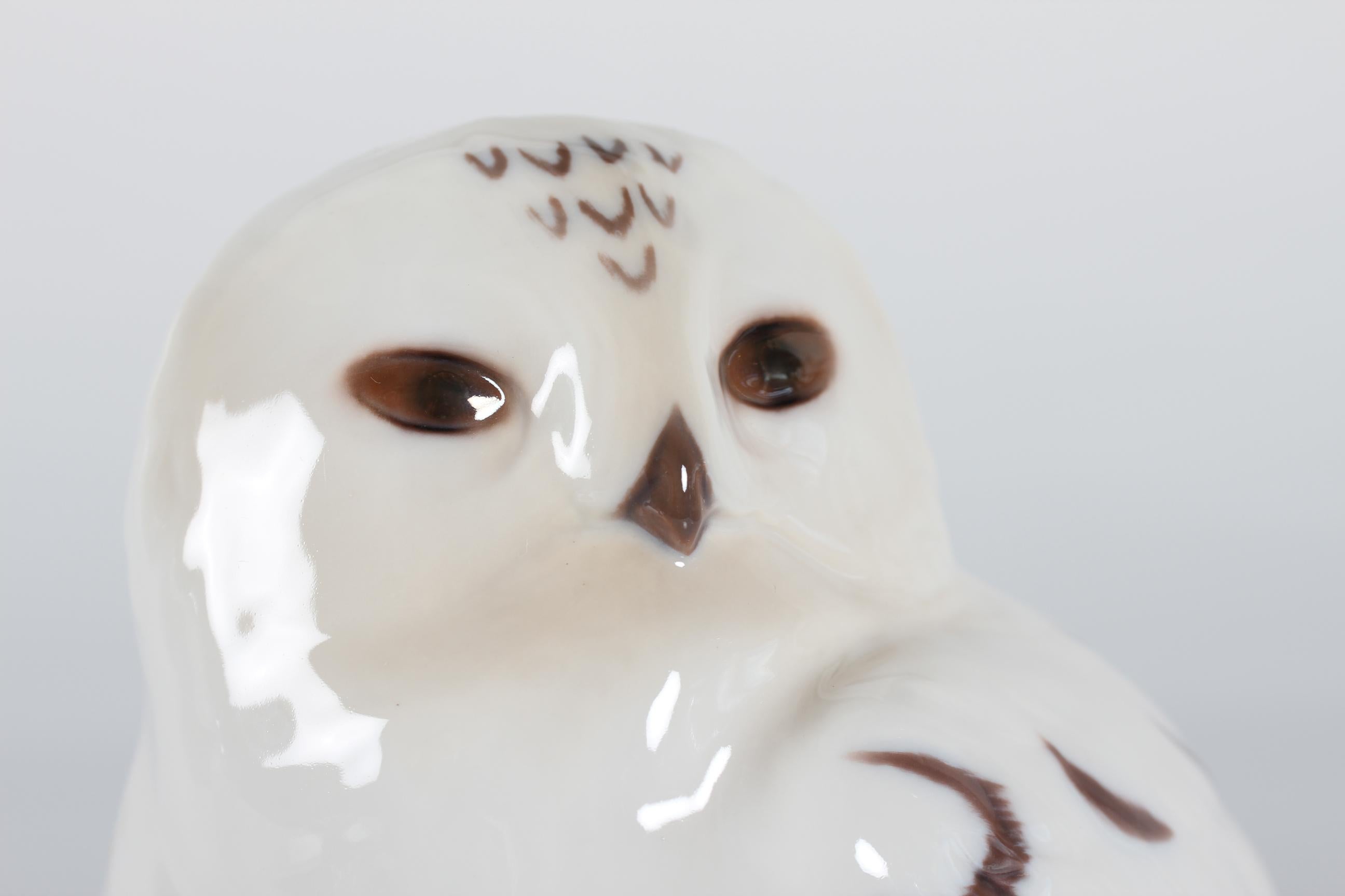 Art nouveau Vintage Bing & Grøndahl Snow Owl Figure 2475 by Danish Artist K. Otto:: 1970s en vente