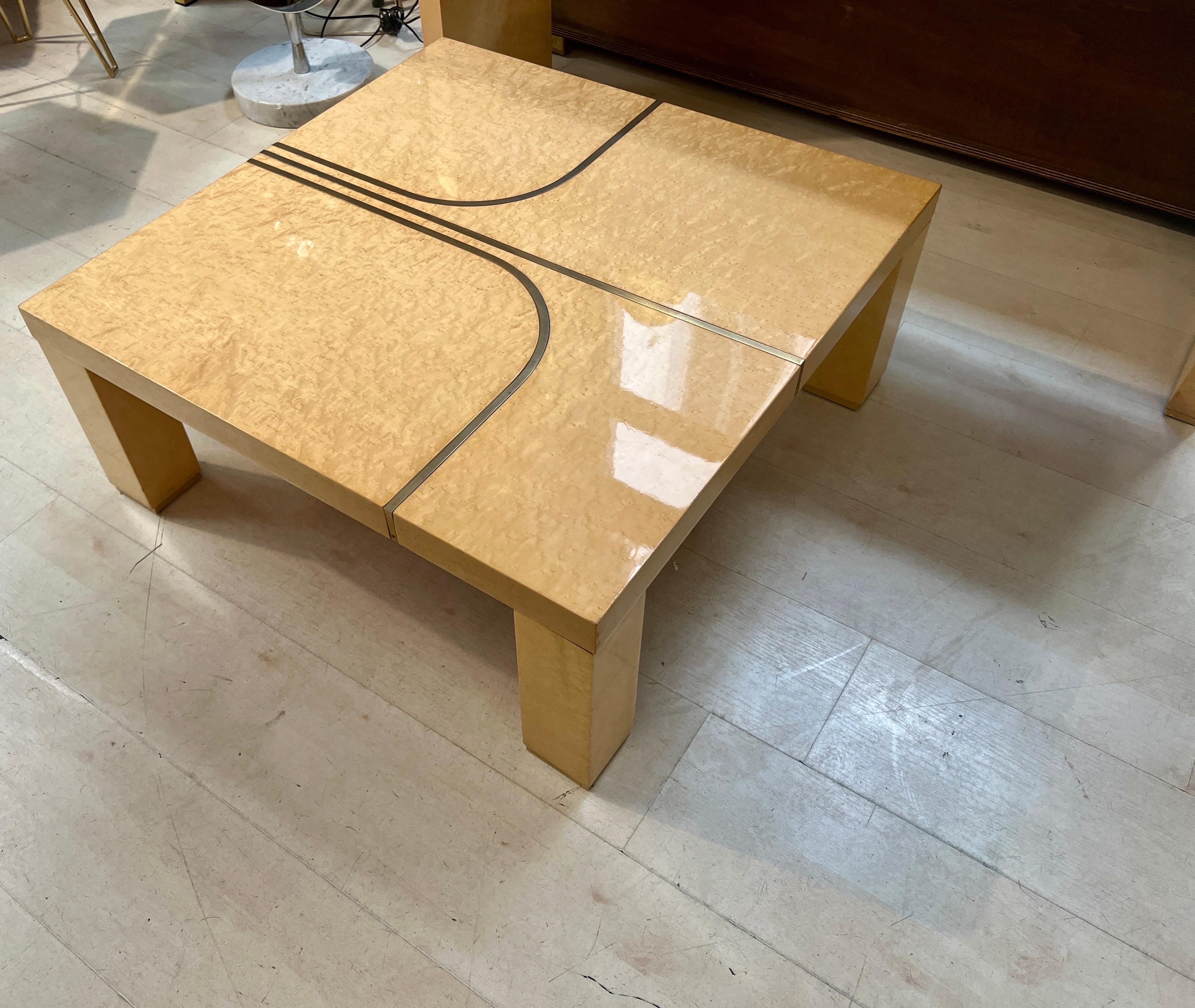 Mesa baja vintage de abedul con incrustaciones de latón, 1970 en venta 7