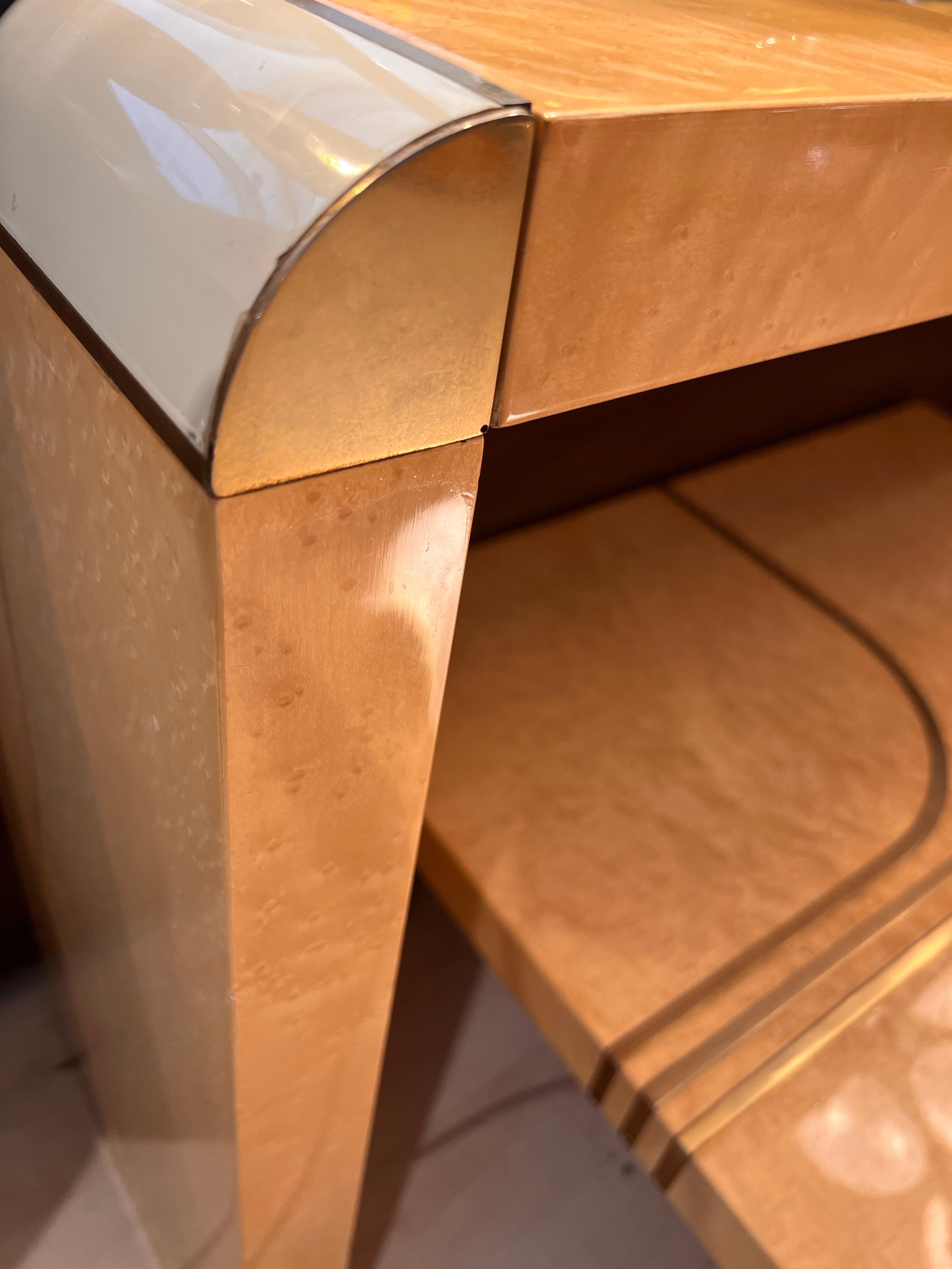Console vintage in radica di betulla con intarsi in ottone, 1970 in vendita 7