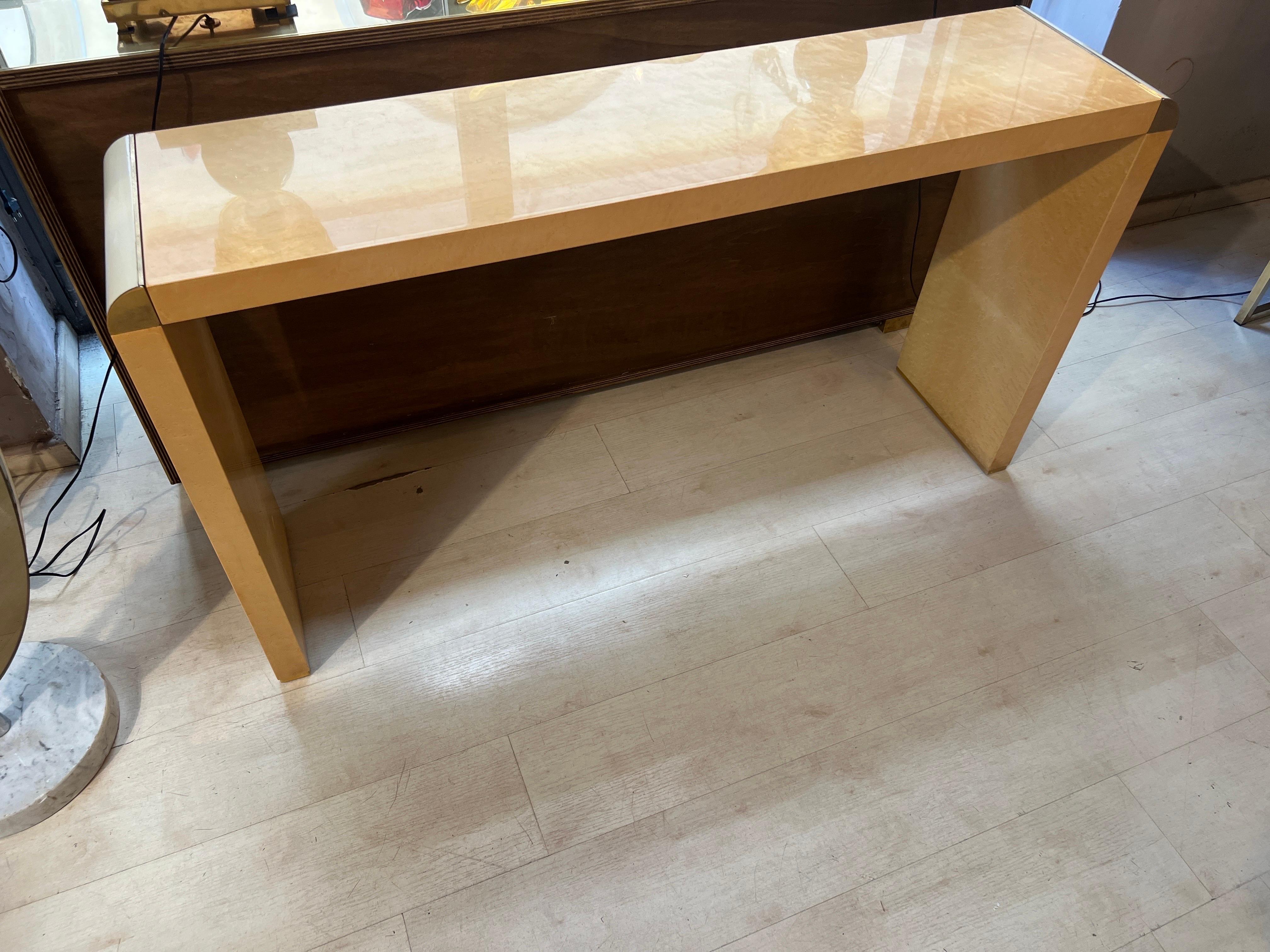 Italiano Console vintage in radica di betulla con intarsi in ottone, 1970 in vendita